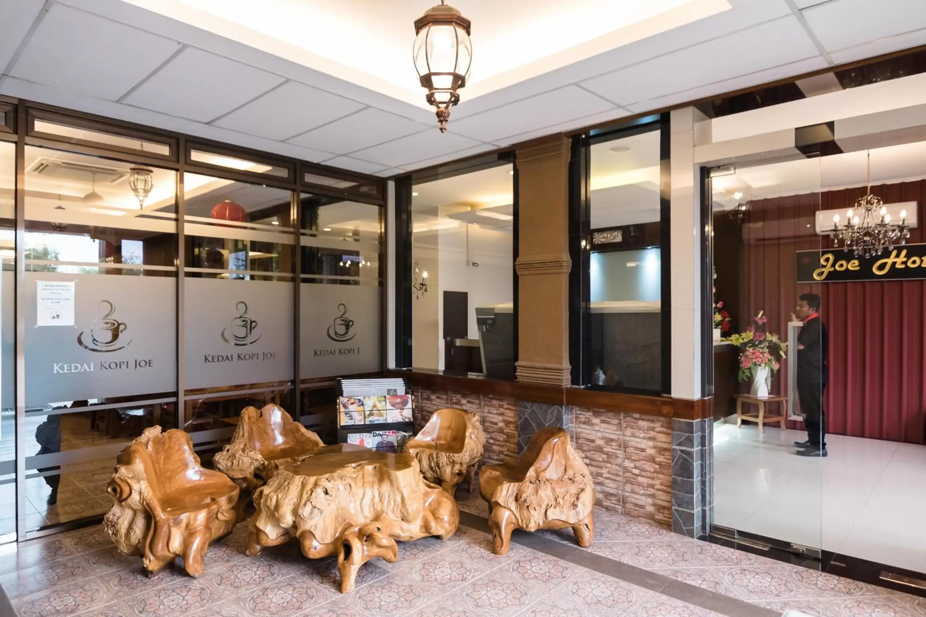 Lobby or reception in RedDoorz Plus near Soekarno Hatta Airport 2 Lobby or reception in RedDoorz Plus near Soekarno Hatta Airport 2