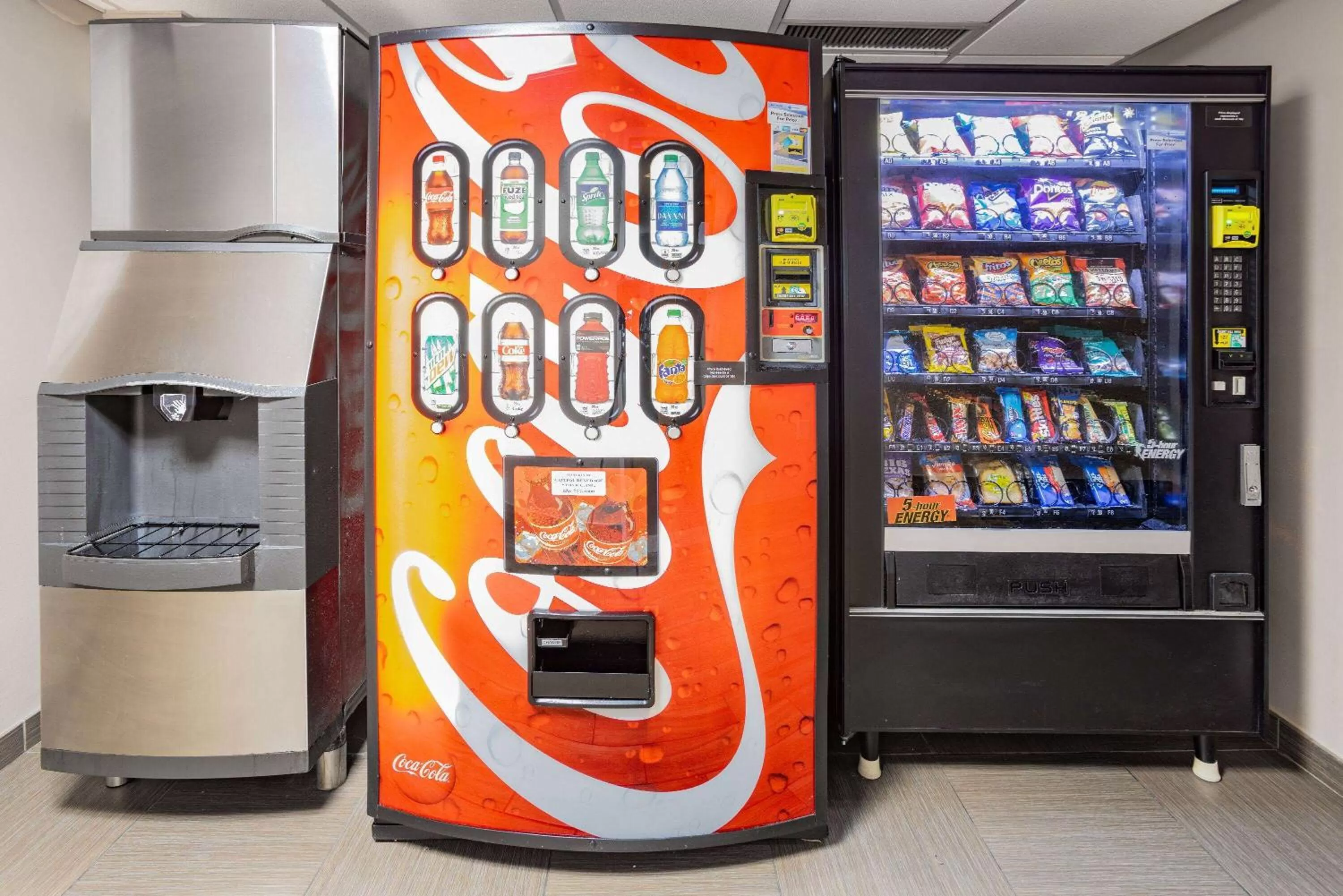 Food and drinks in Super 8 by Wyndham Mount Laurel