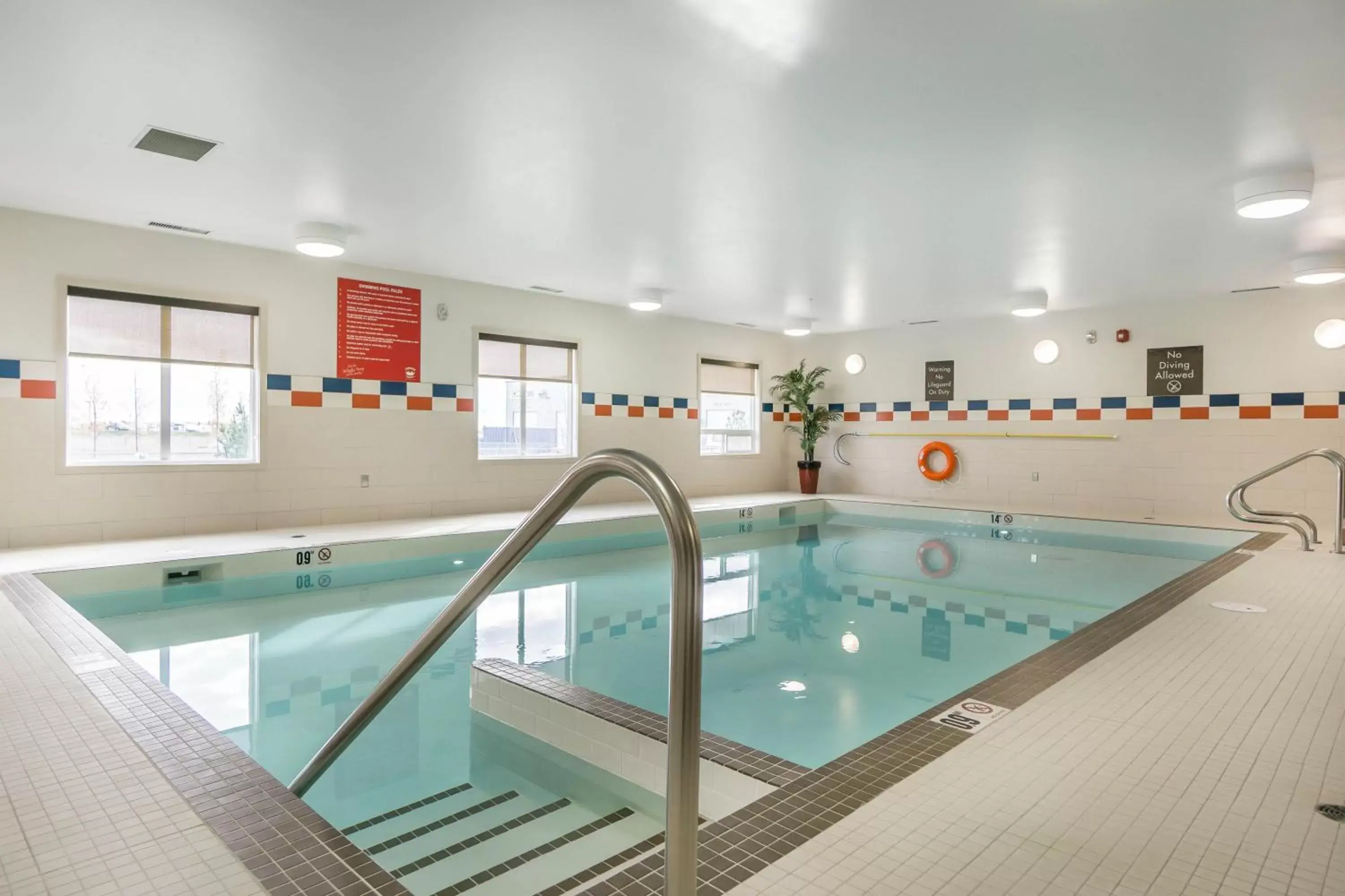 Swimming Pool in Comfort Inn & Suites Edmonton International Airport