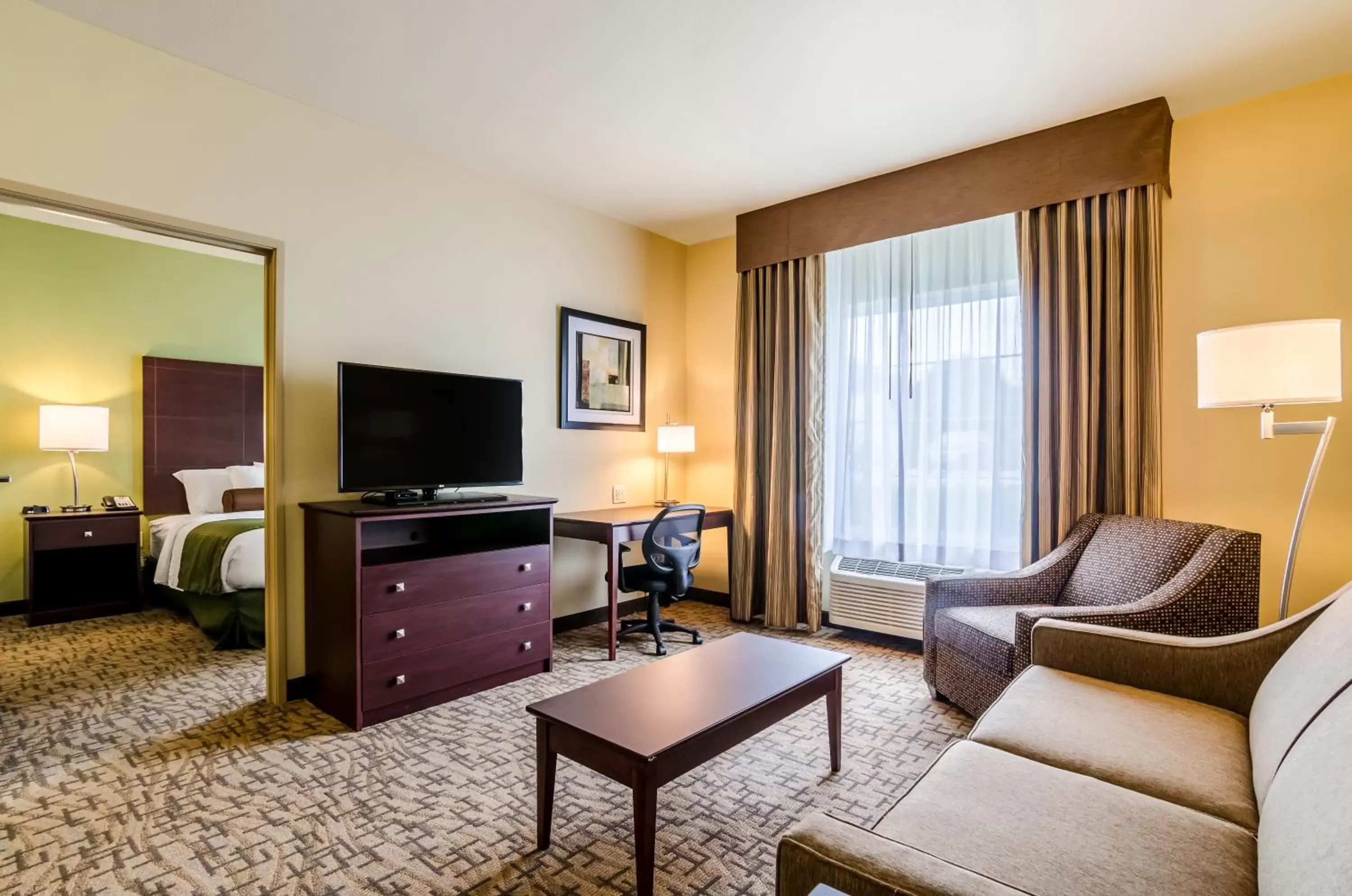 Bed, TV/Entertainment Center in Cobblestone Hotel & Suites - McCook