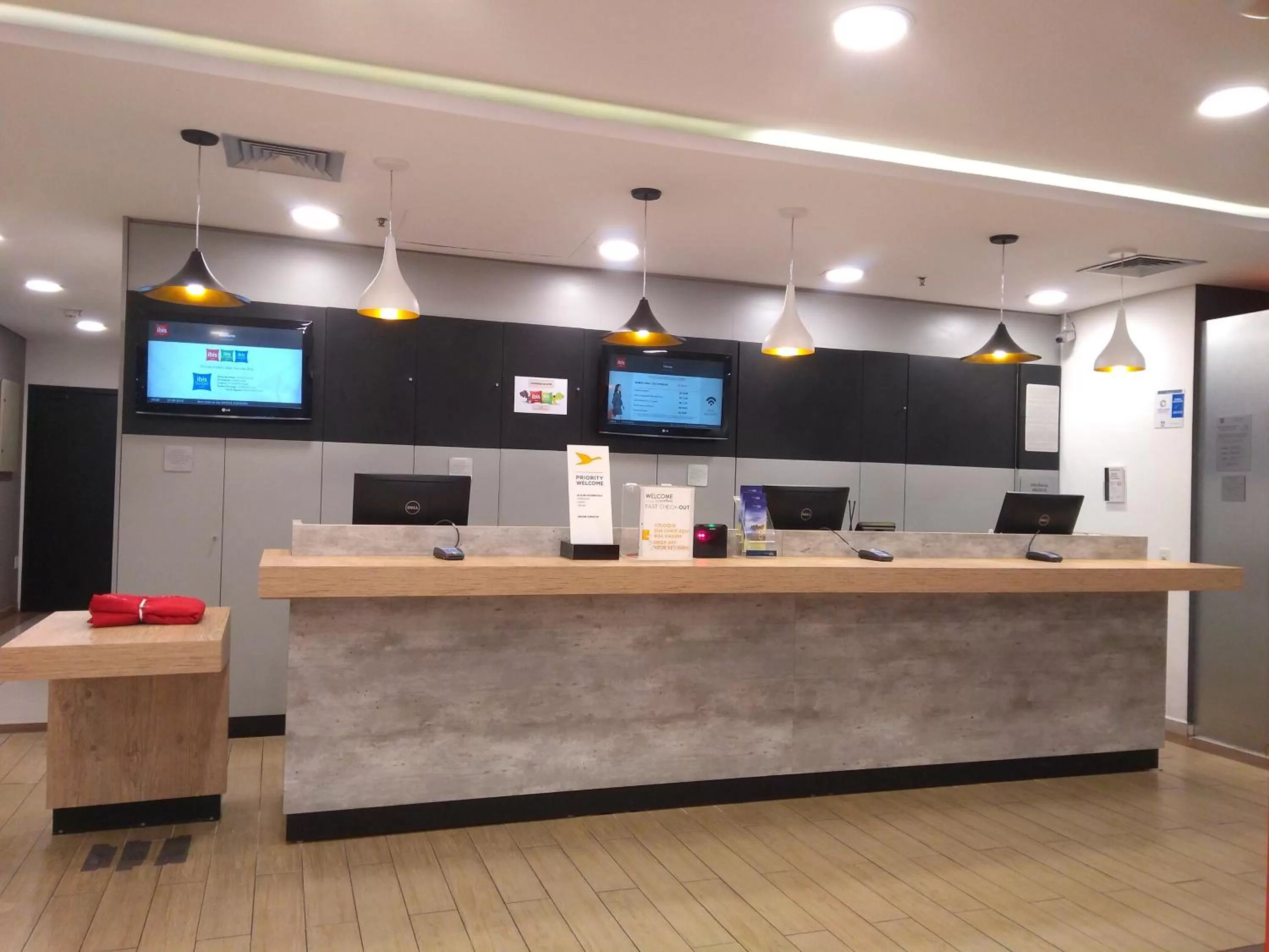 Lobby or reception in ibis Santos Gonzaga Praia