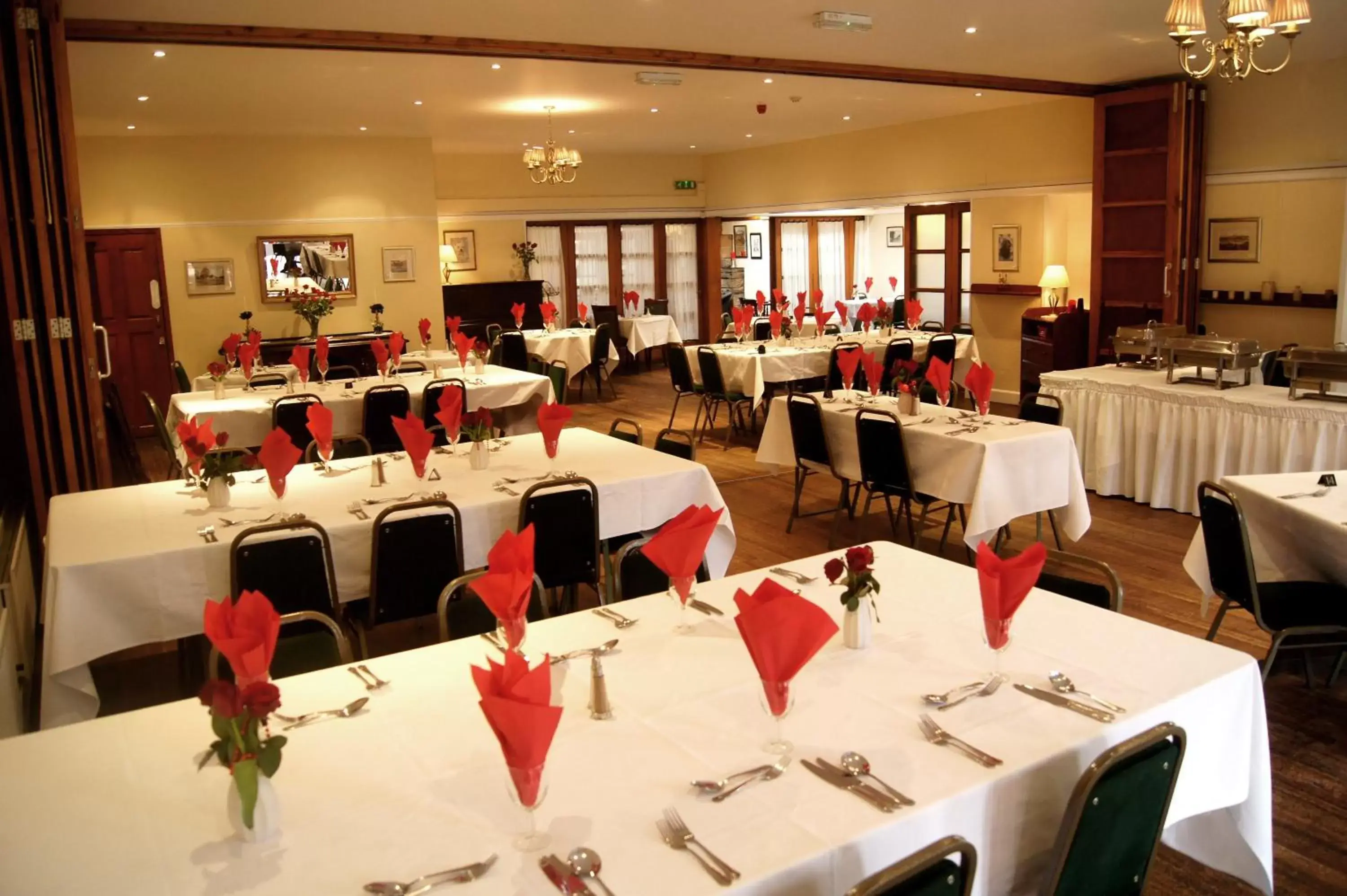 Restaurant/Places to Eat in Auld Cross Keys Inn