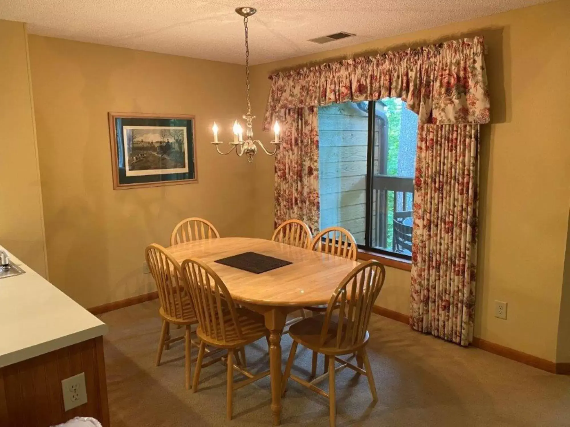 Dining Area in Fairway Forest