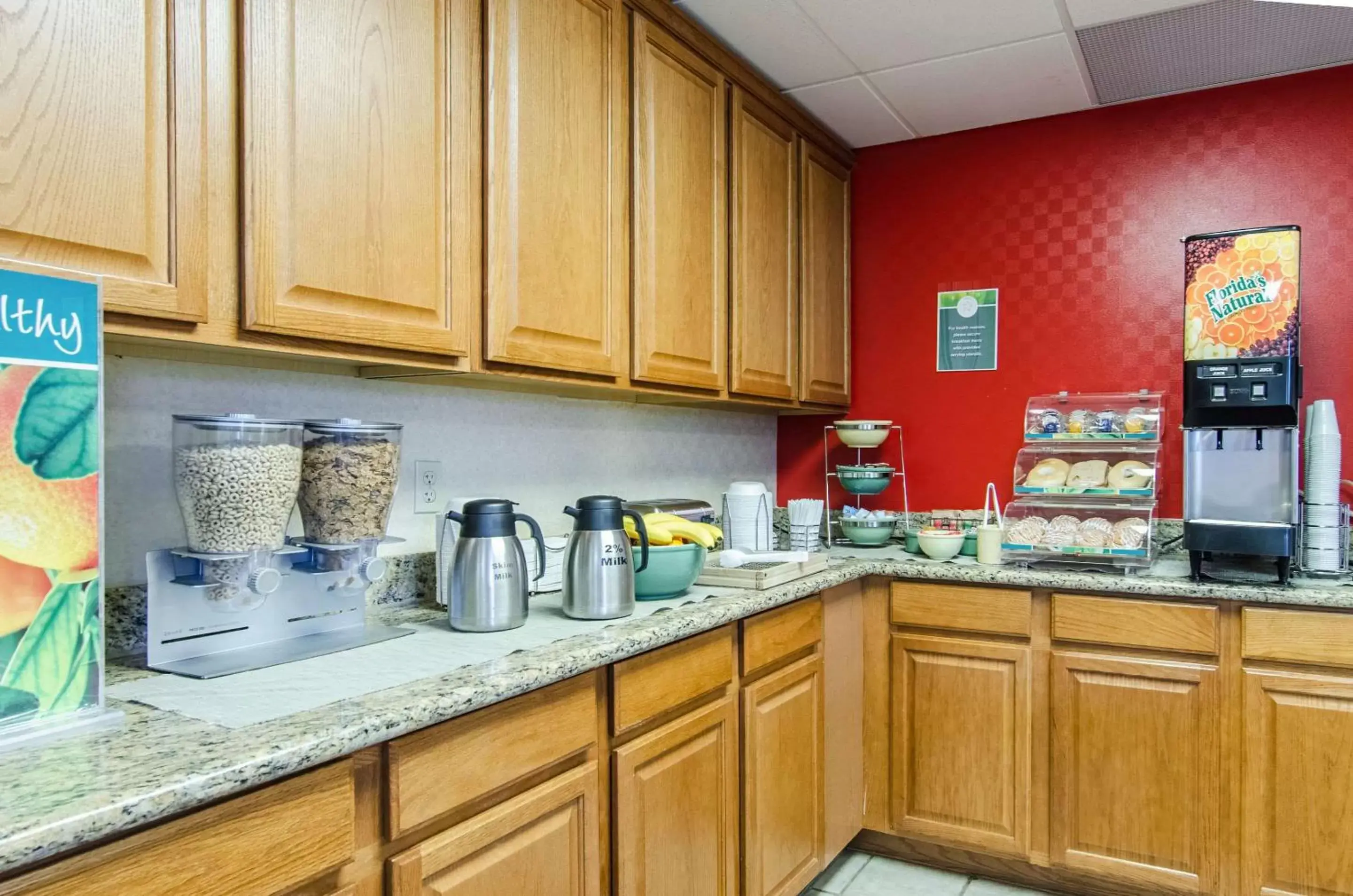 Restaurant/places to eat, Kitchen/Kitchenette in Quality Inn Junction City near Fort Riley