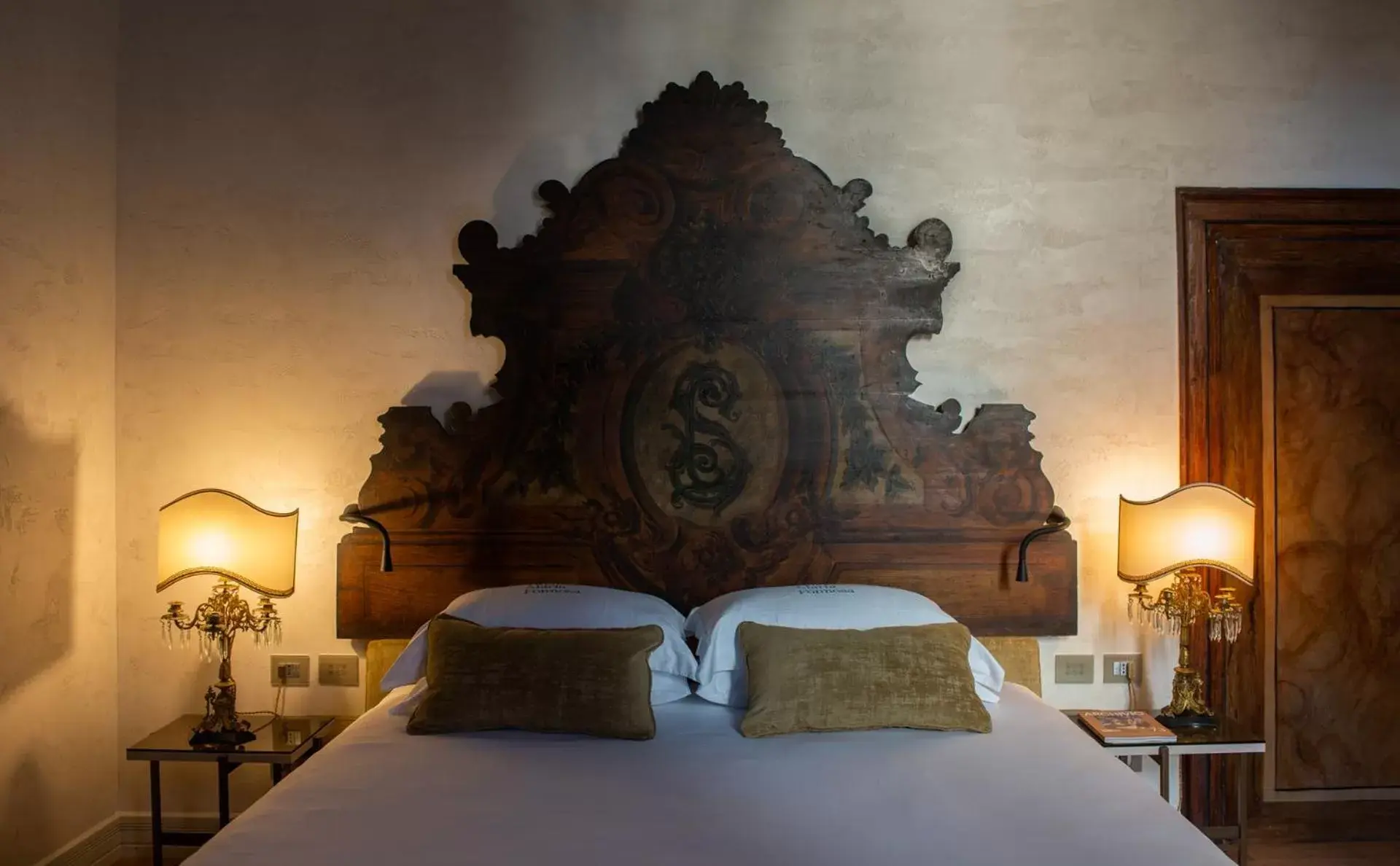 Bed in Palazzo Maria Formosa