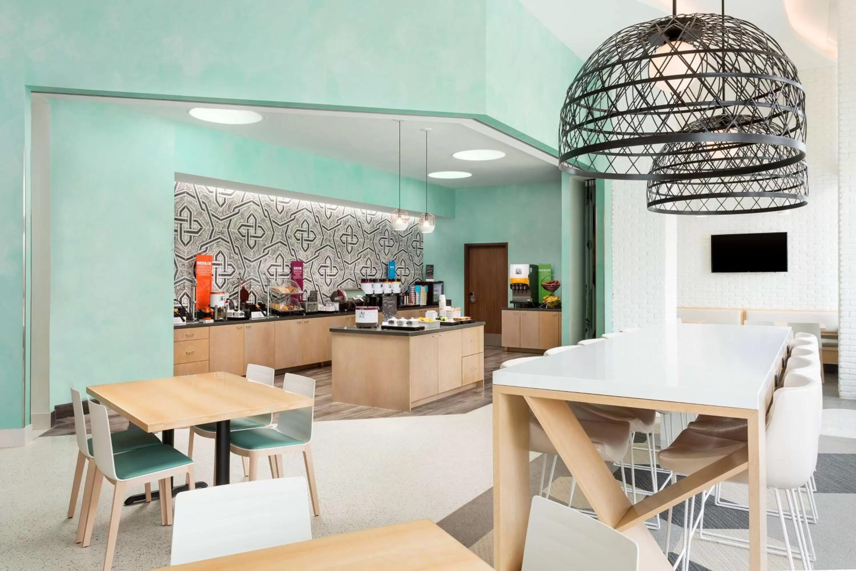 Breakfast in Hampton Inn & Suites Santa Monica