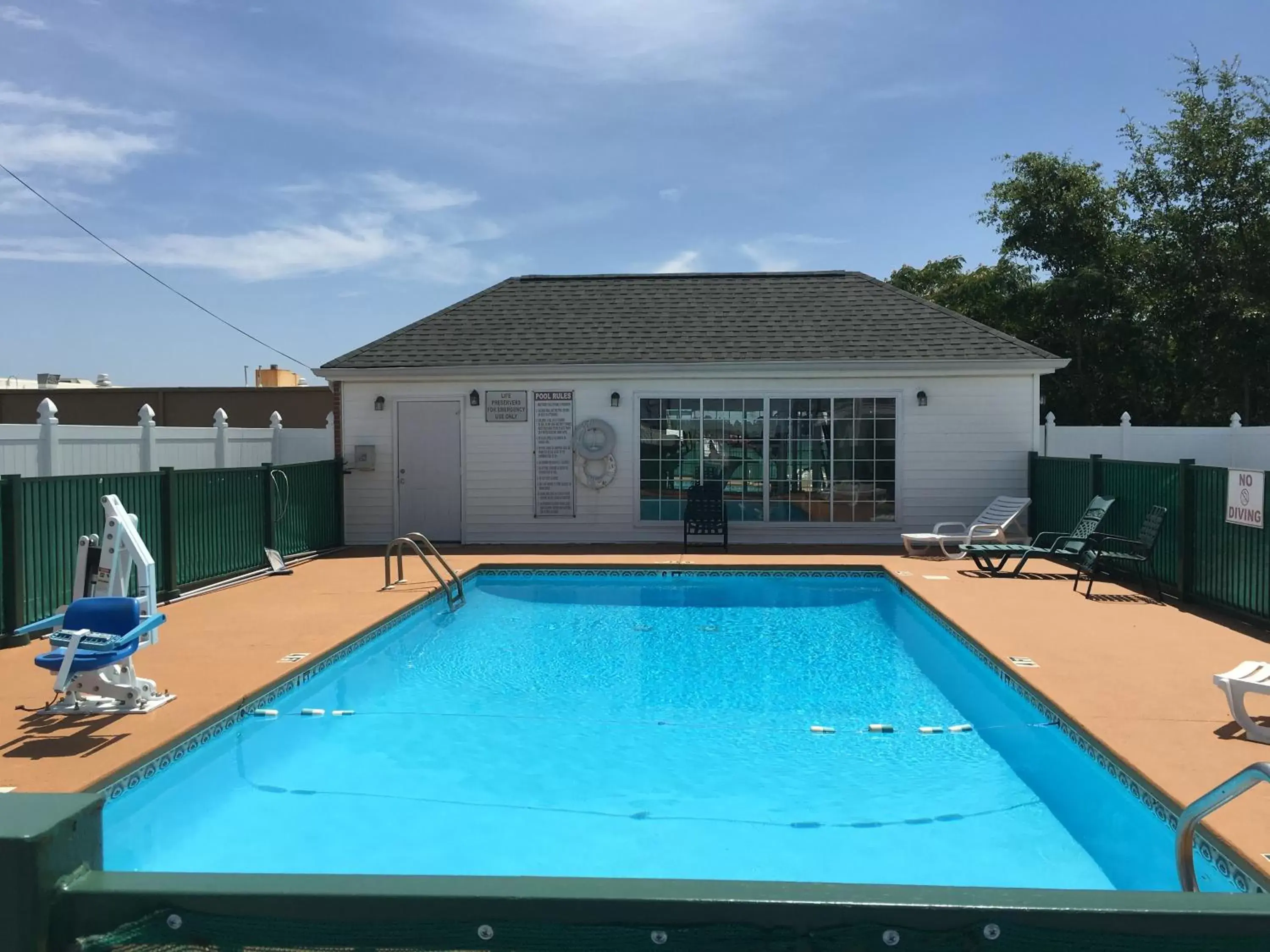 Swimming Pool in Jameson Inn Douglas