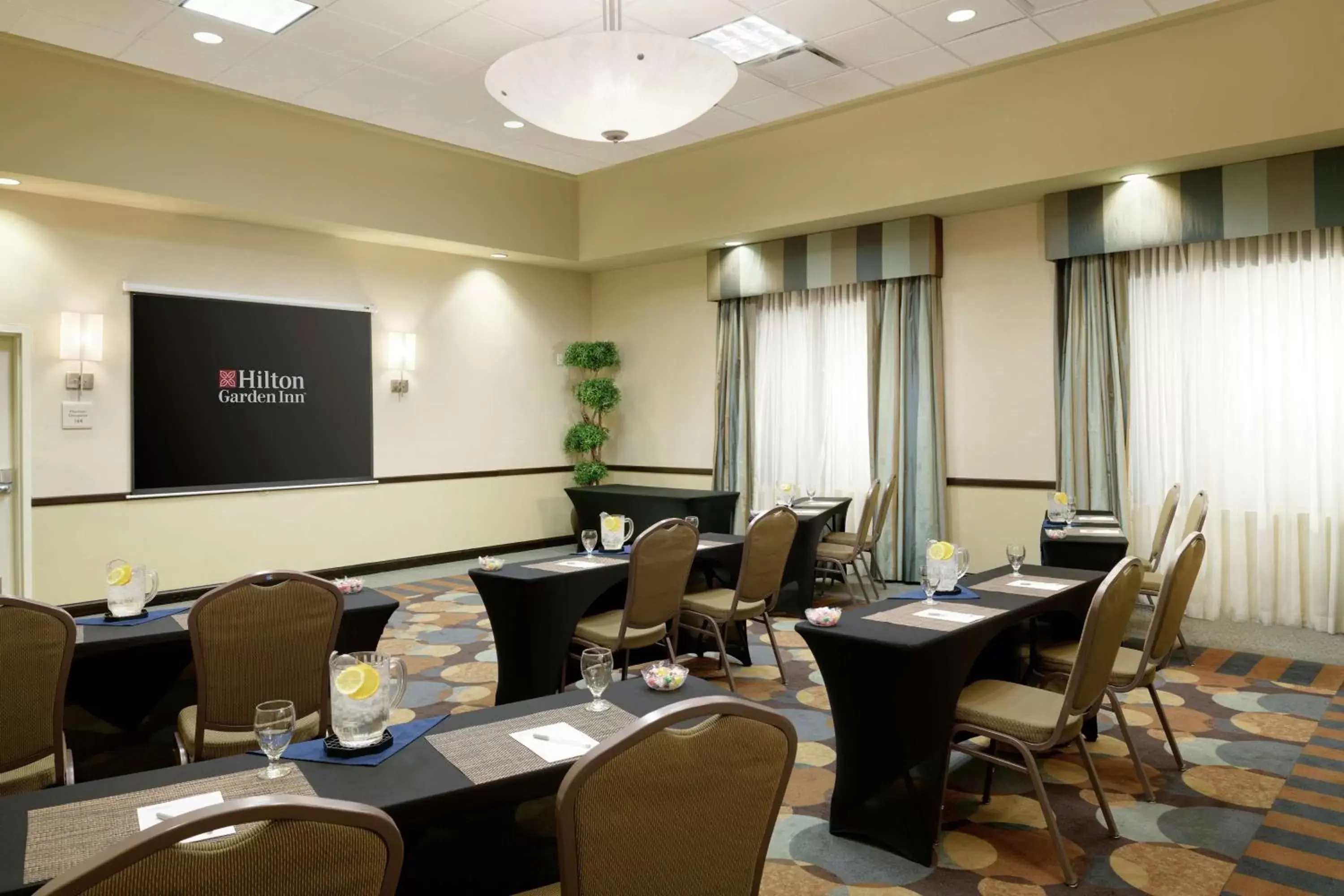 Meeting/conference room in Hilton Garden Inn Phoenix North Happy Valley