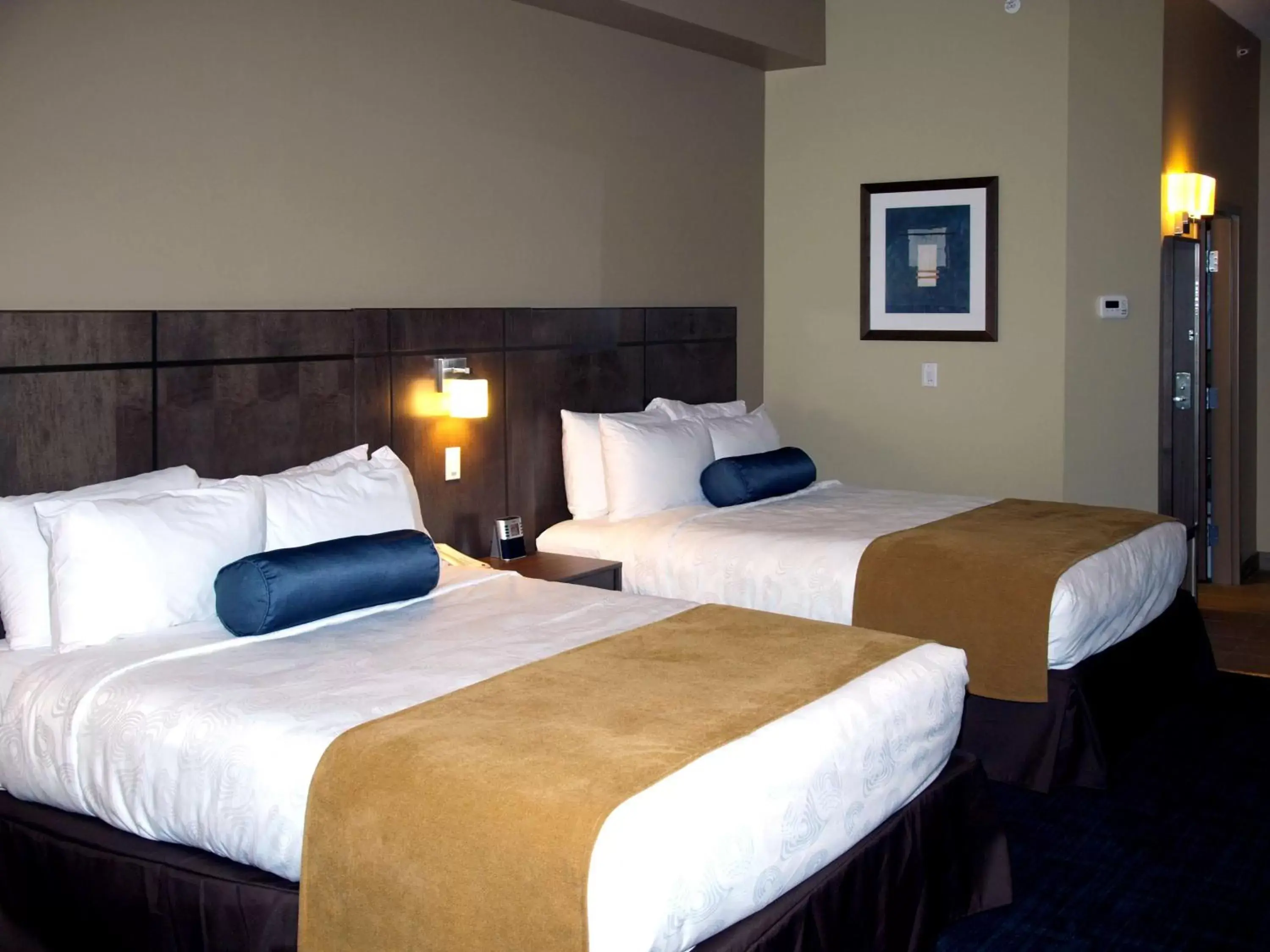 Photo of the whole room, Bed in Best Western Plus Winnipeg West