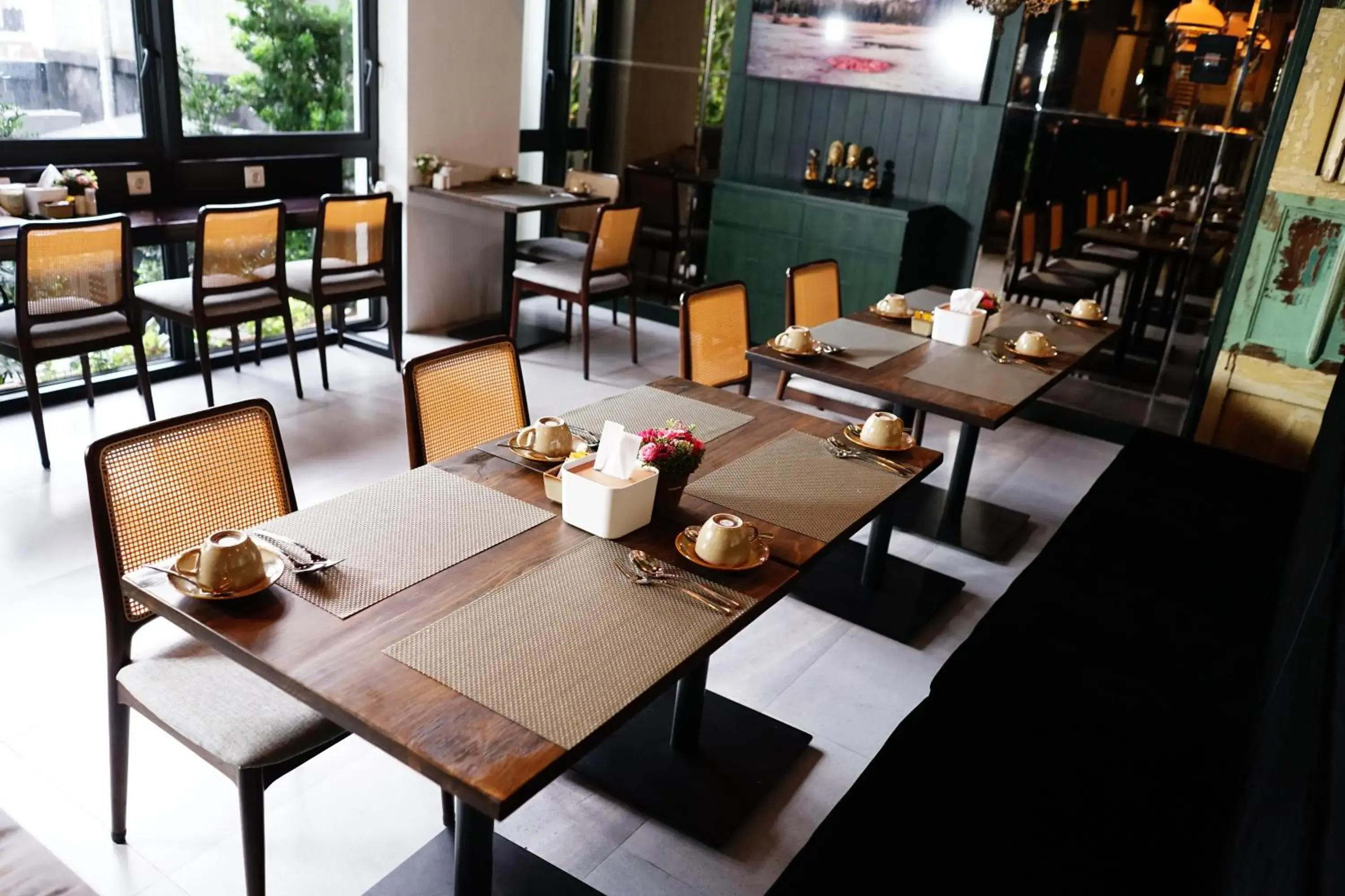 Restaurant/places to eat in S7 SUITES GANDARIA Restaurant/places to eat in S7 SUITES GANDARIA