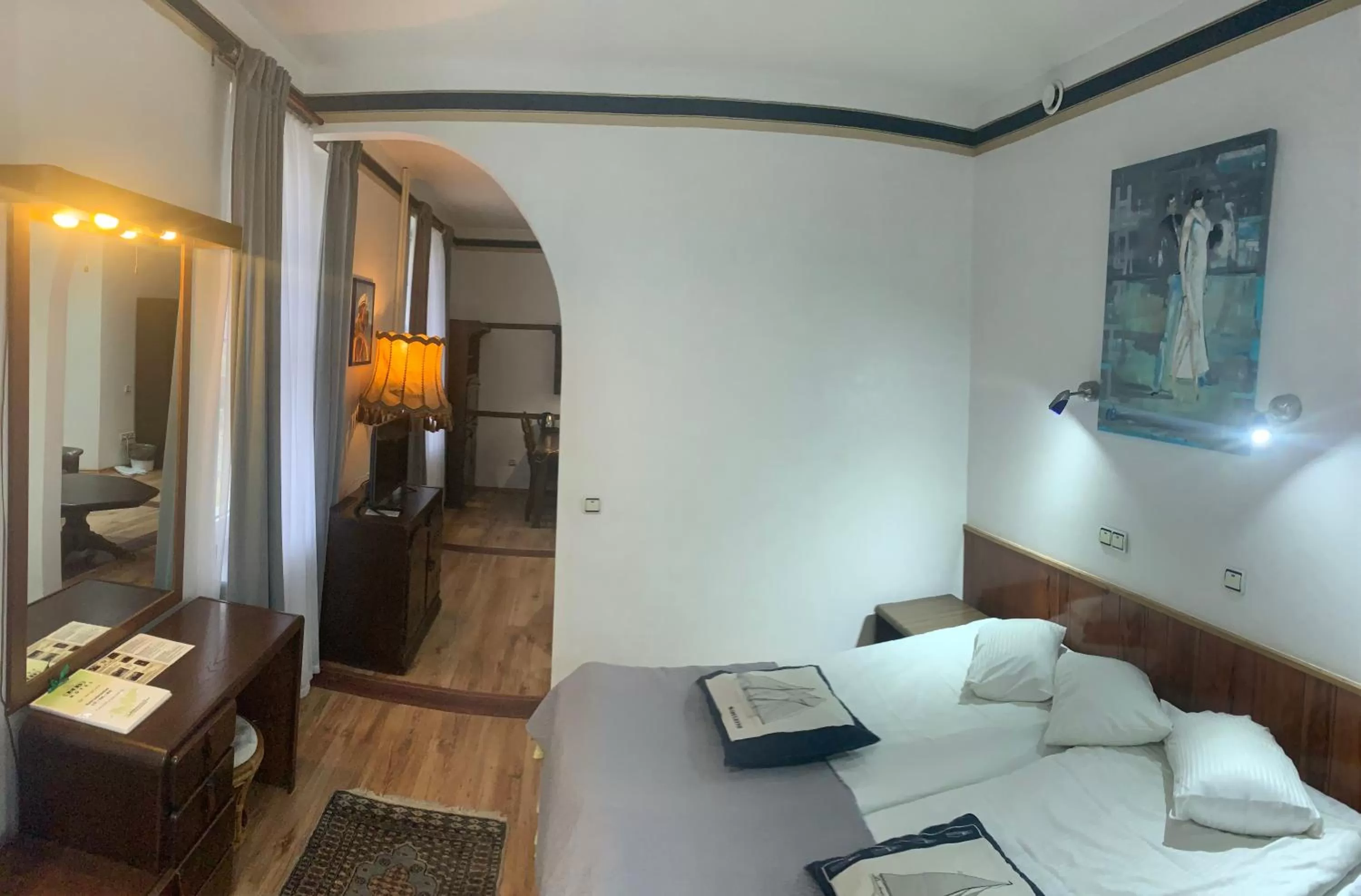 Communal lounge/ TV room, Bed in NB Hotel with Free Parking