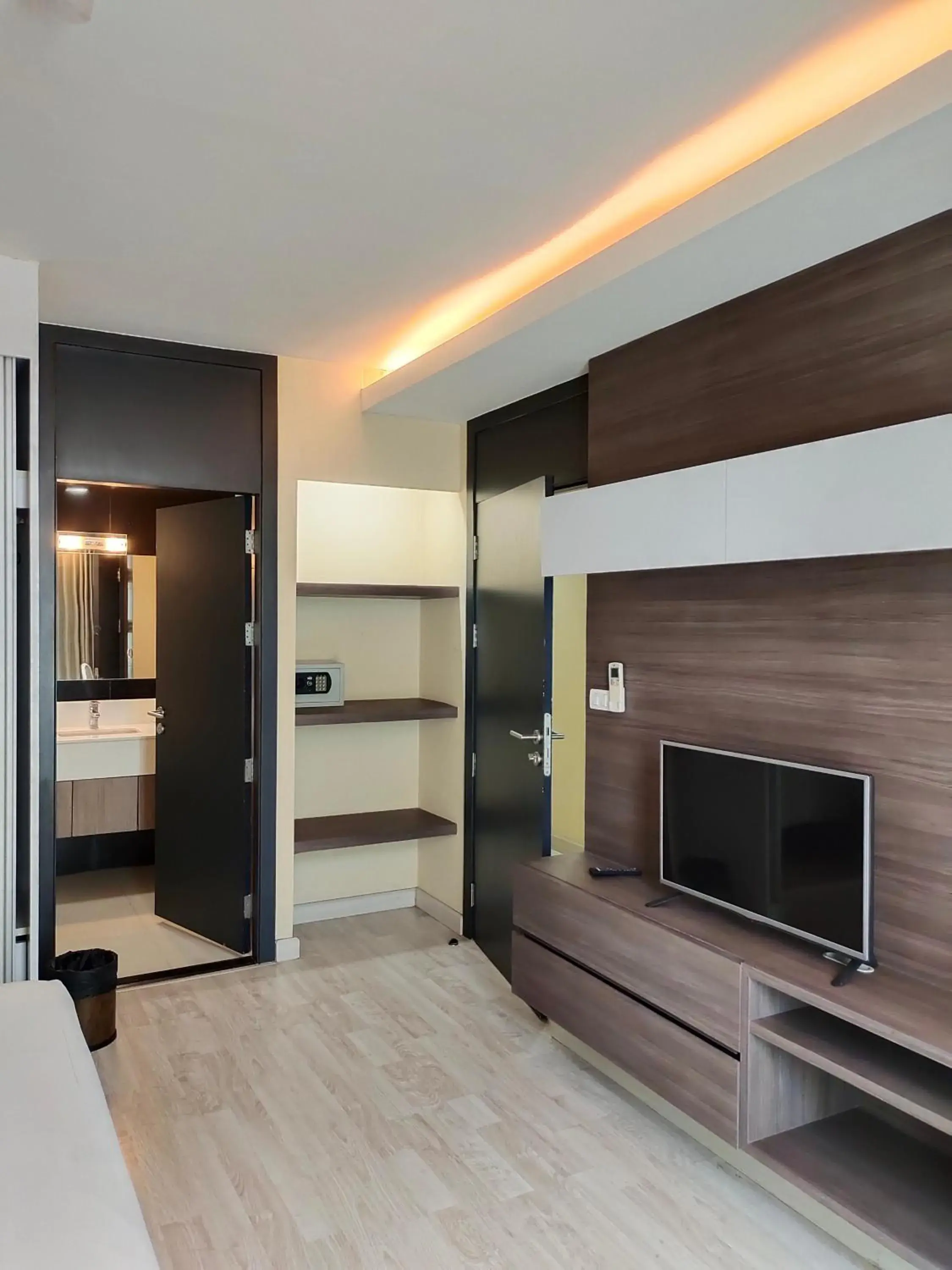 Bunk Bed in Avatar Suites Hotel - SHA Extra Plus