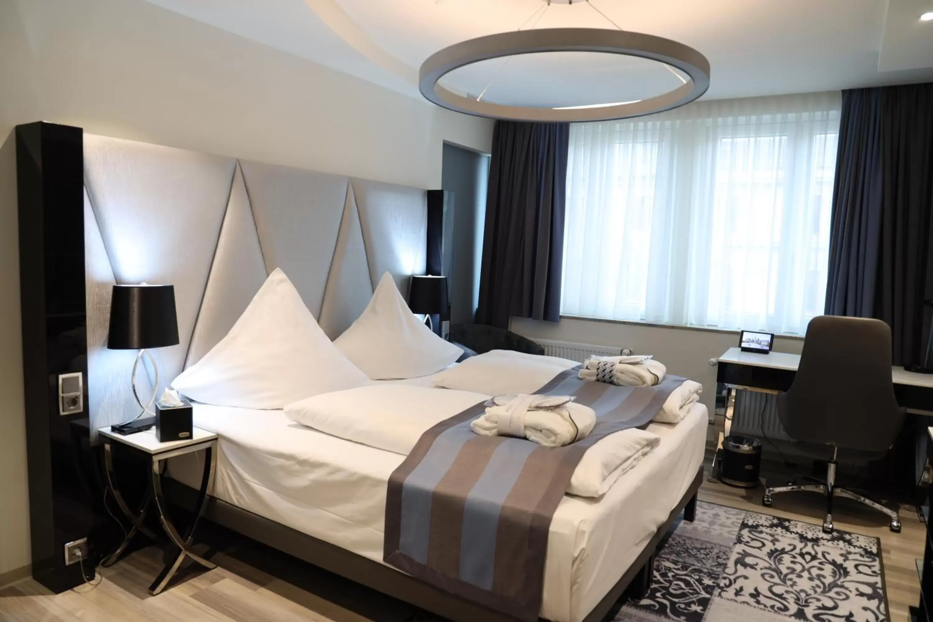 Bed in Mercure Hotel Kaiserhof City Center