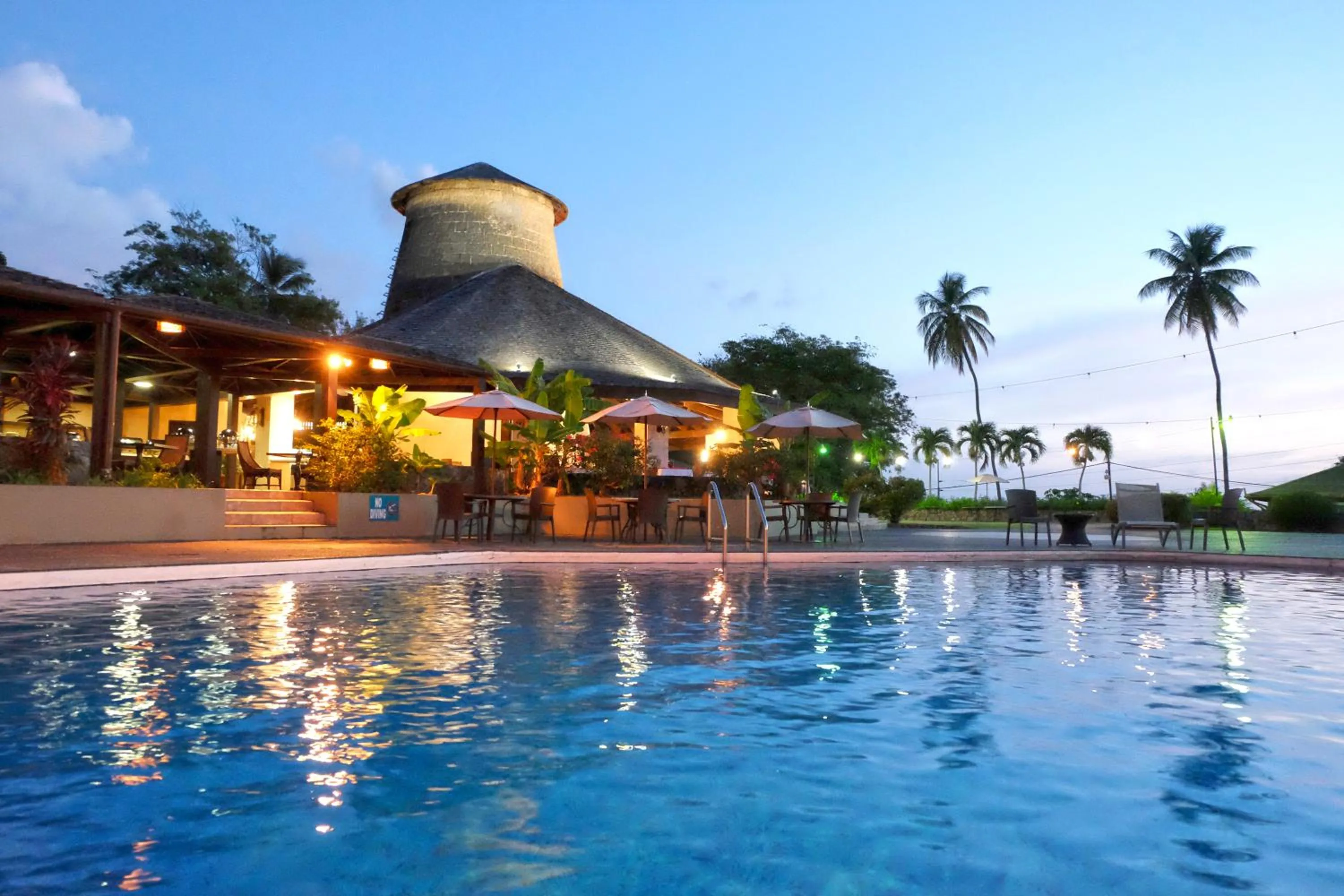 Swimming pool in Mount Irvine Bay Resort