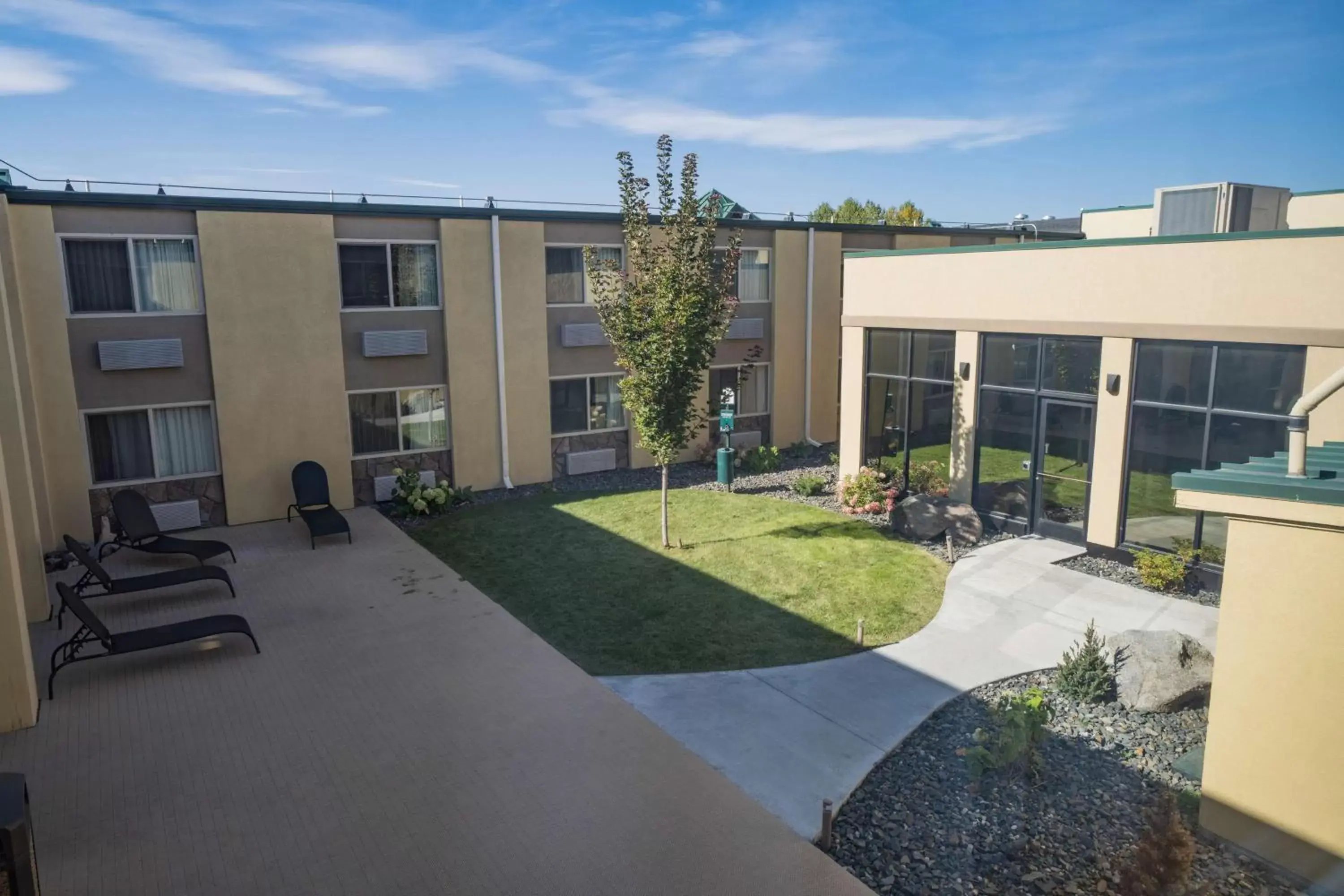 Inner courtyard view, Property Building in Best Western Plus GranTree Inn