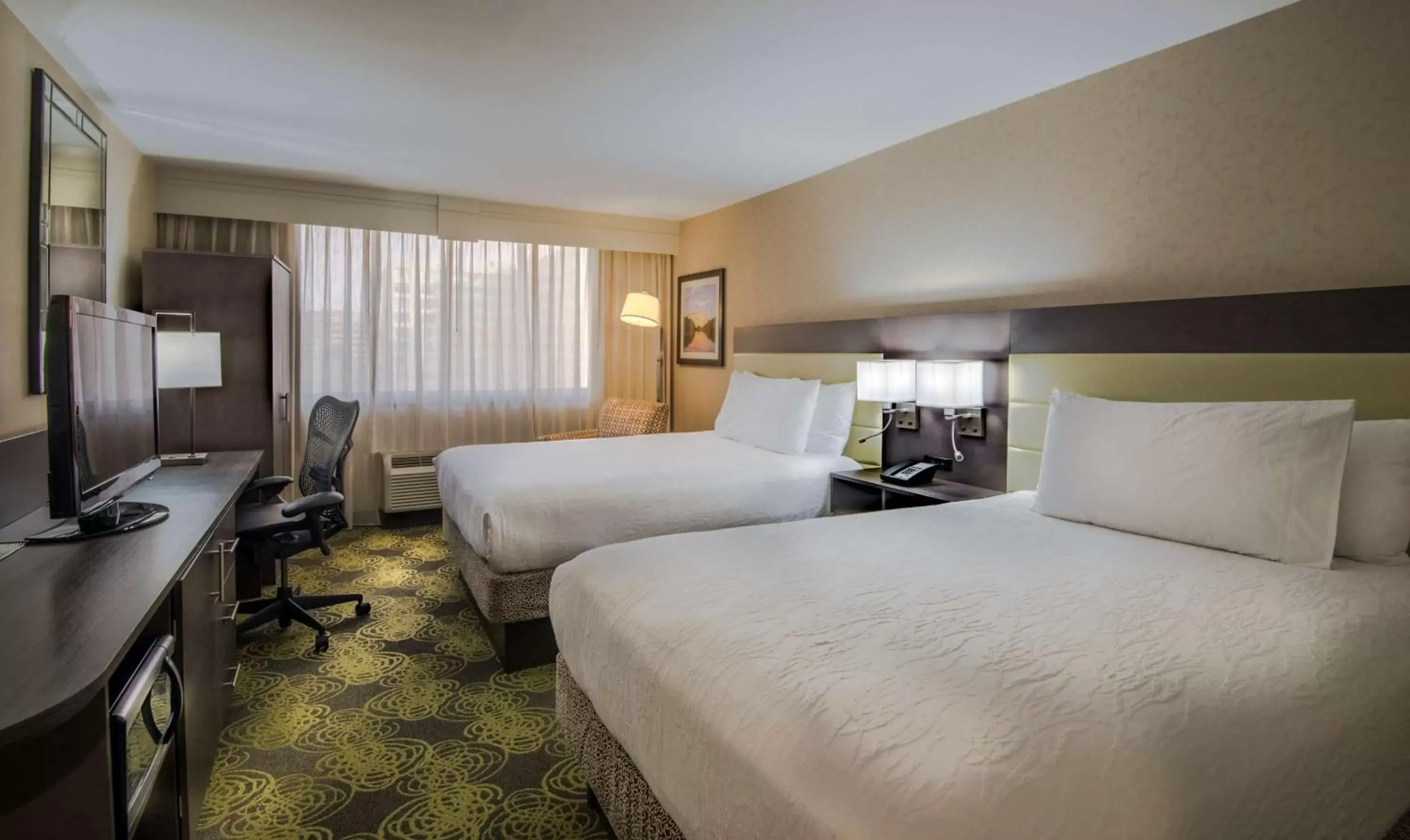 Bedroom, Bed in Hilton Garden Inn Reagan National Airport