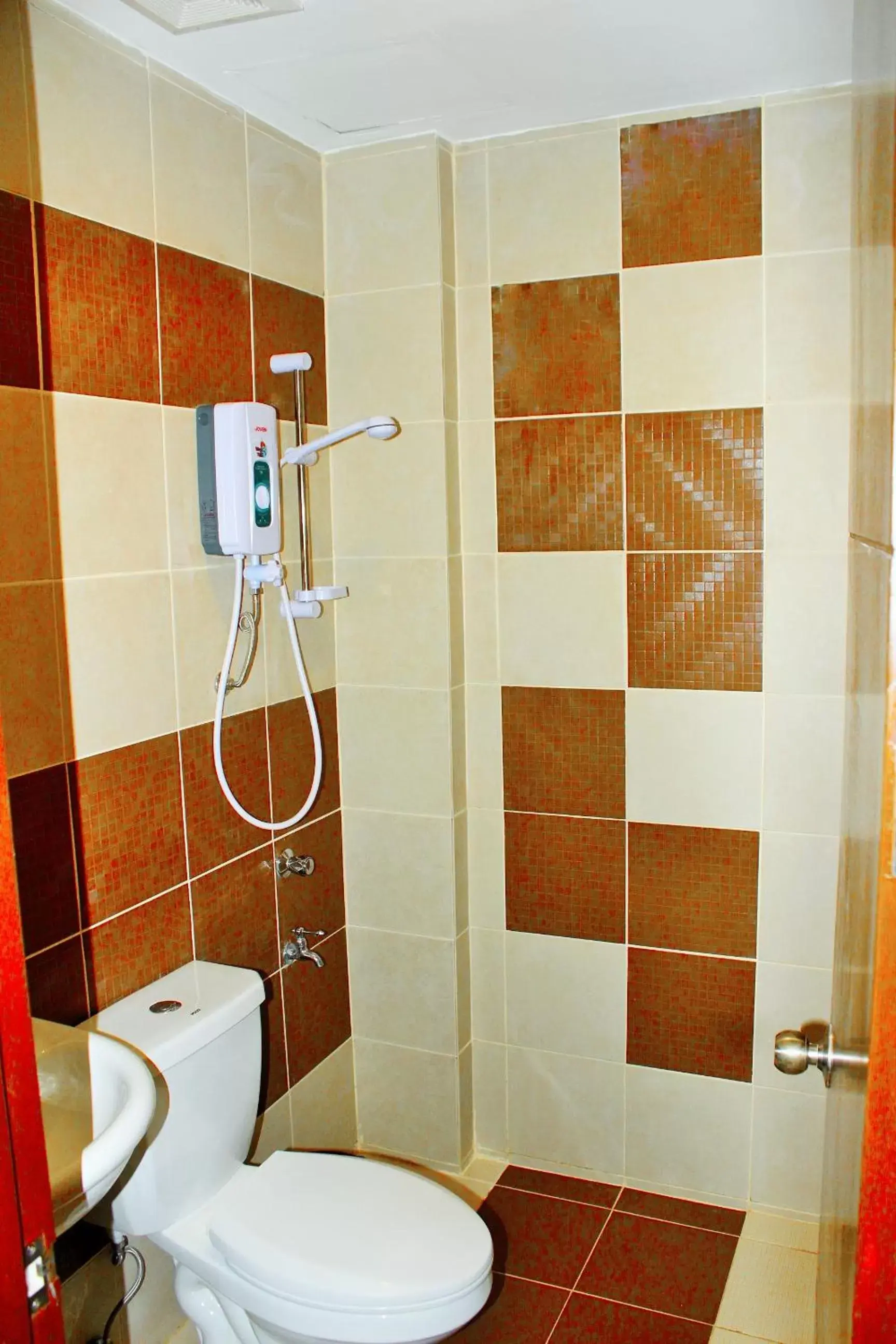 Shower, Bathroom in Coron Visitors Hotel