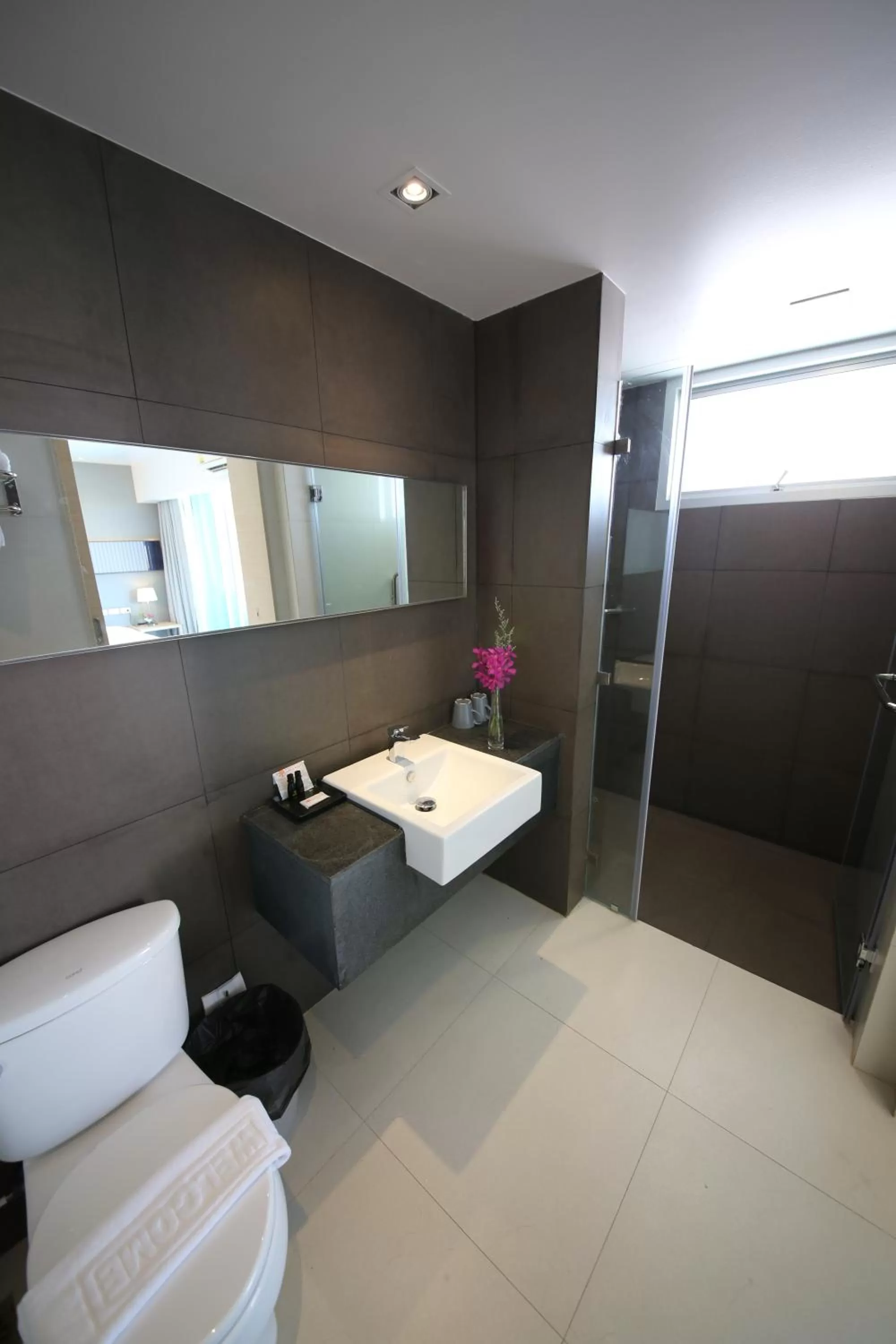 Shower in The Sun Xclusive