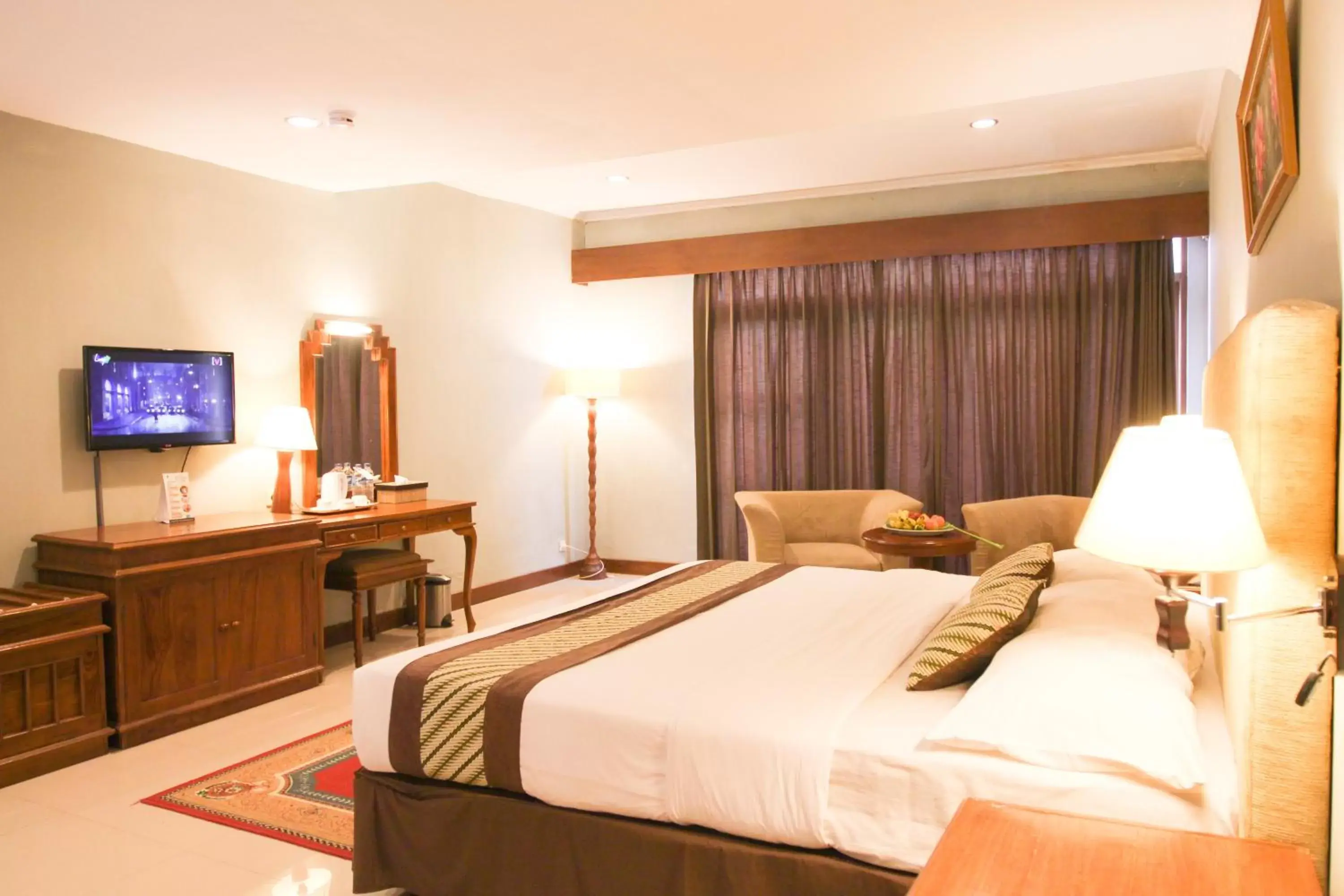 Bed in Cakra Kusuma Hotel