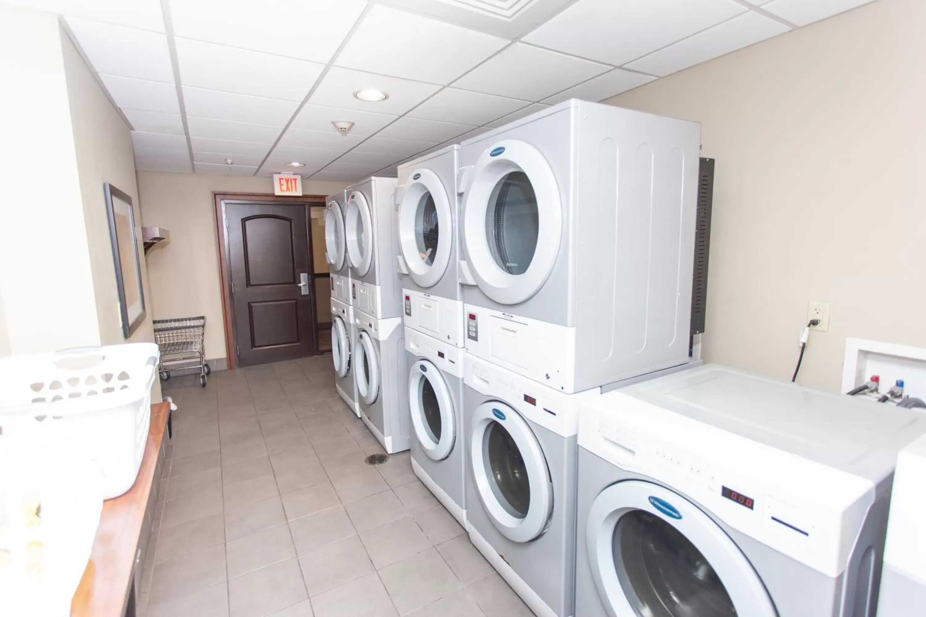 On site, Kitchen/Kitchenette in Staybridge Suites Bowling Green, an IHG Hotel