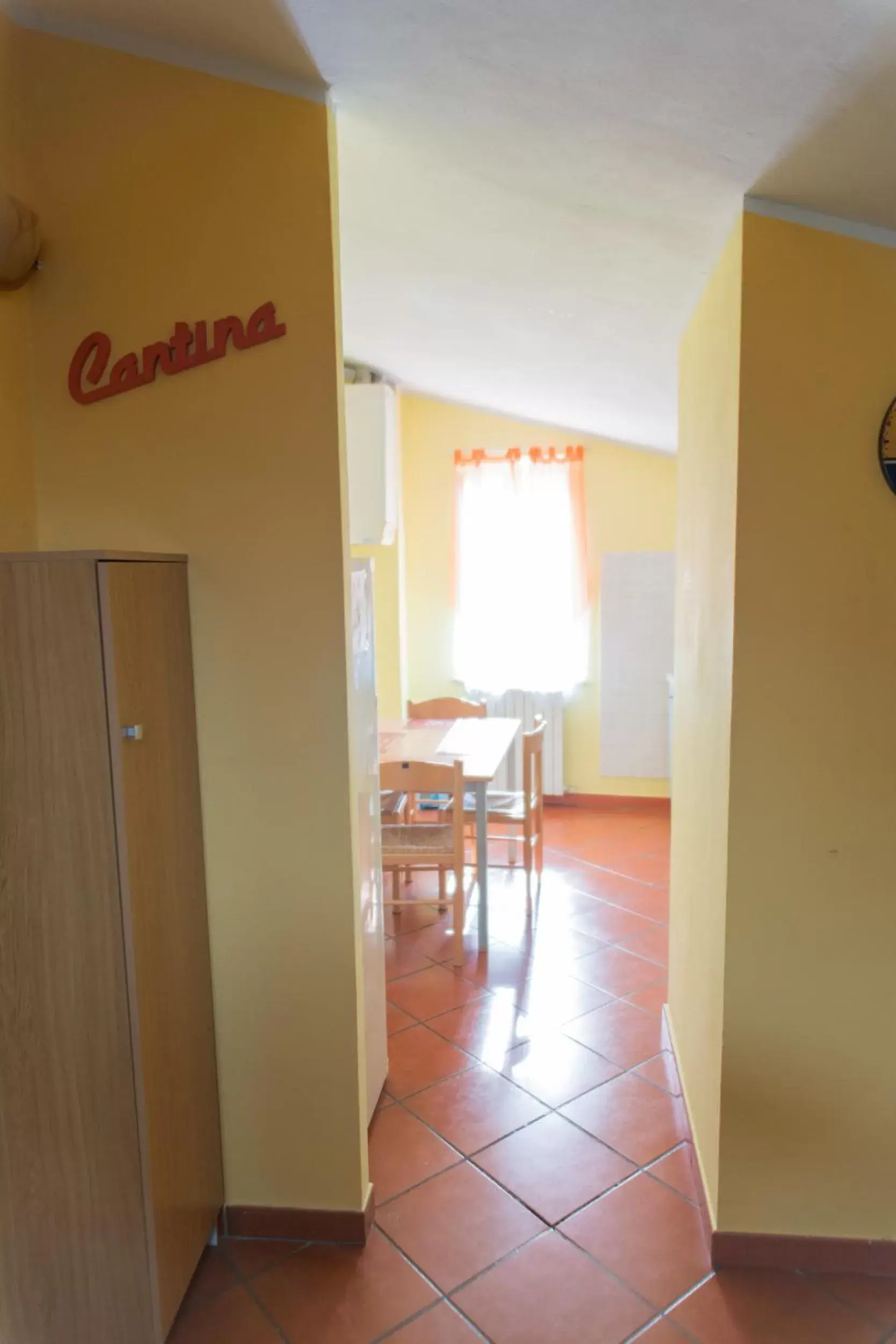 Kitchen or kitchenette, Dining Area in Al Cardinale Rooms & Studios