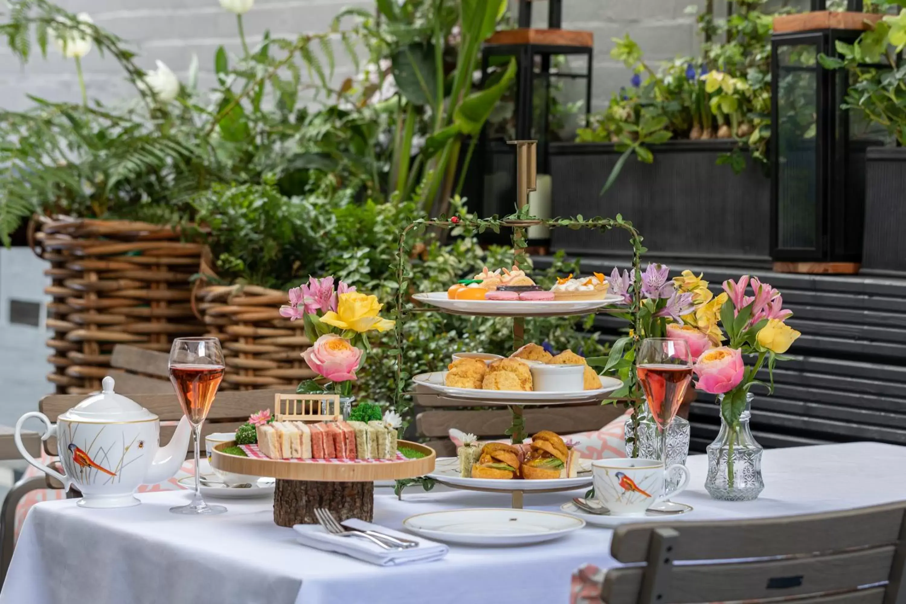 Restaurant/places to eat in 11 Cadogan Gardens and The Apartments by Iconic Luxury Hotels Restaurant/places to eat in 11 Cadogan Gardens and The Apartments by Iconic Luxury Hotels