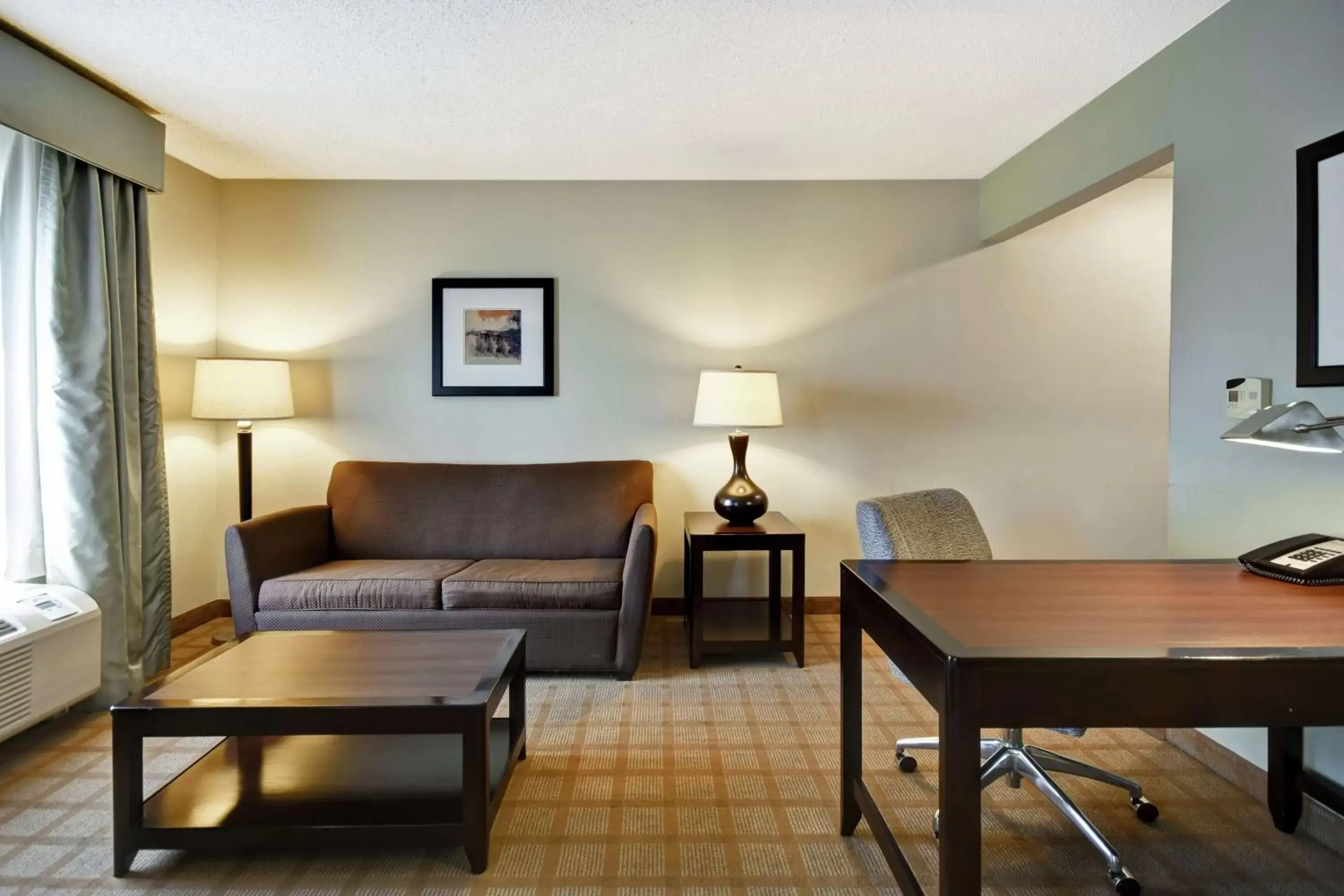 Bedroom, Seating Area in Hampton Inn & Suites Detroit-Canton