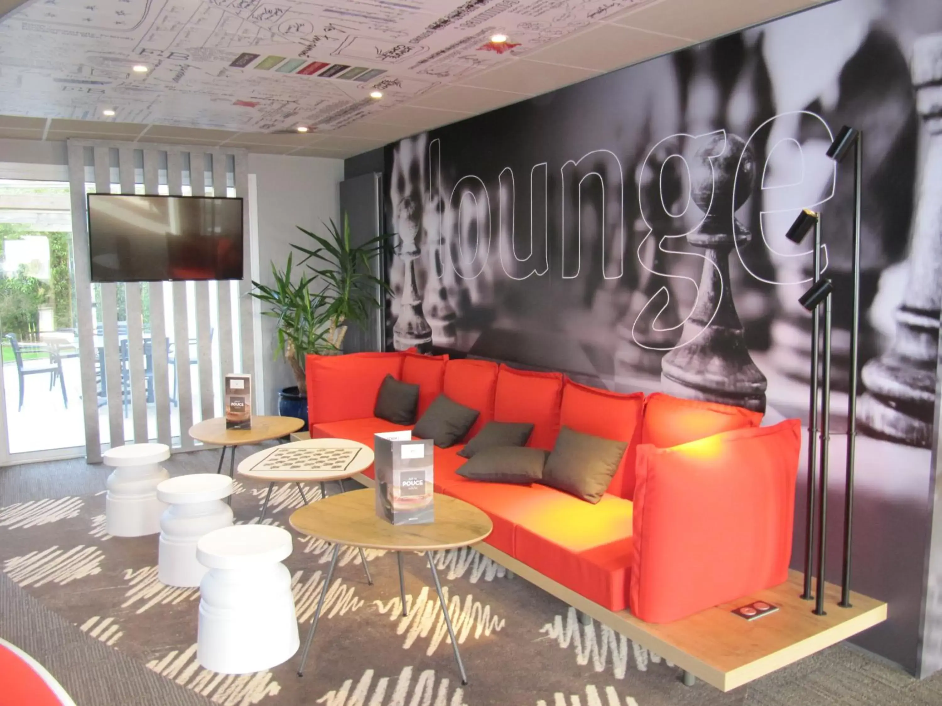 Lounge or bar in Hôtel ibis Pontivy