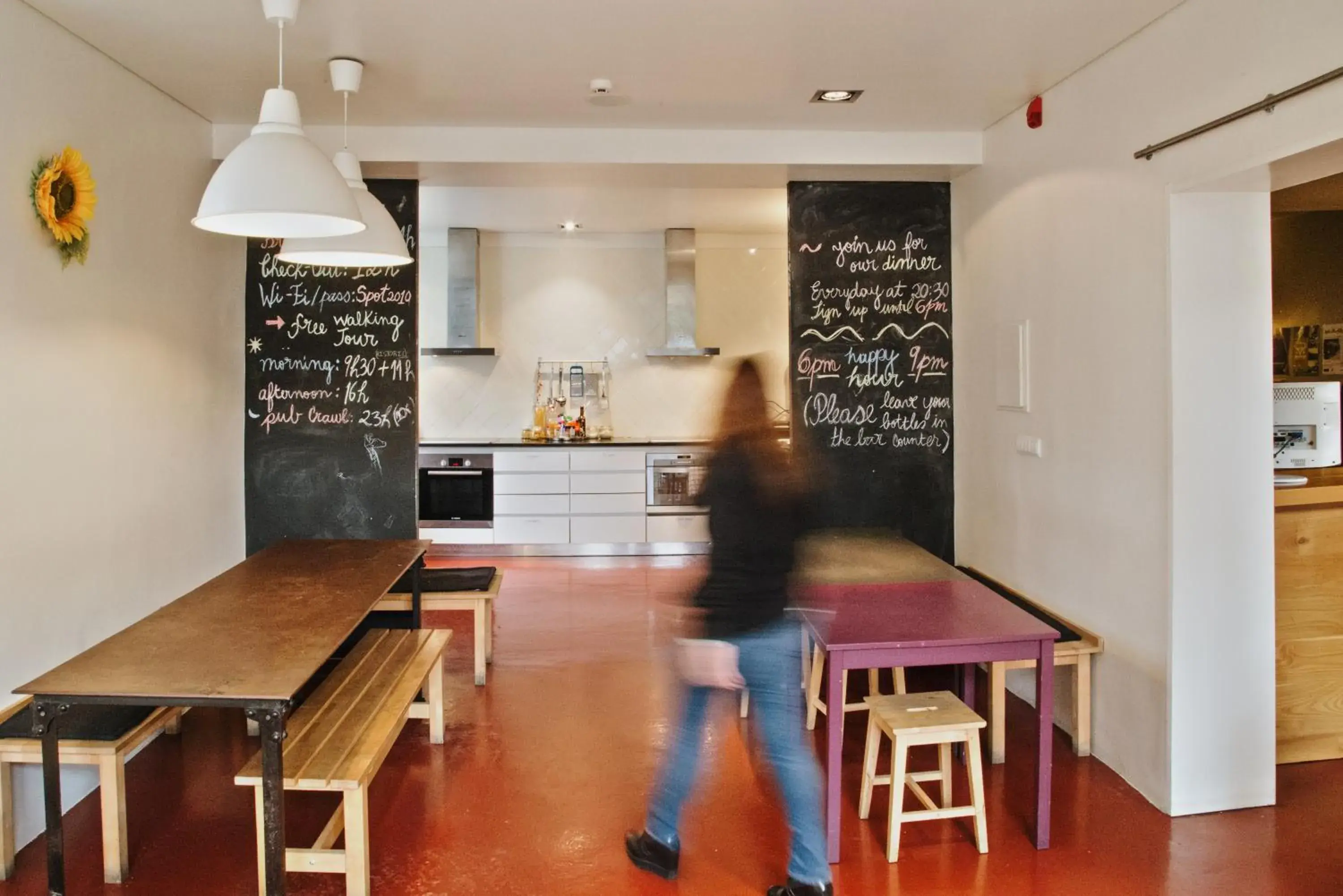 Restaurant/places to eat in Porto Spot Hostel