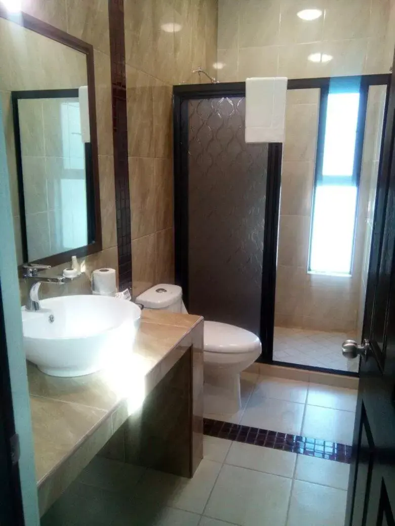 Bathroom in Hotel y Suites Los Encantos