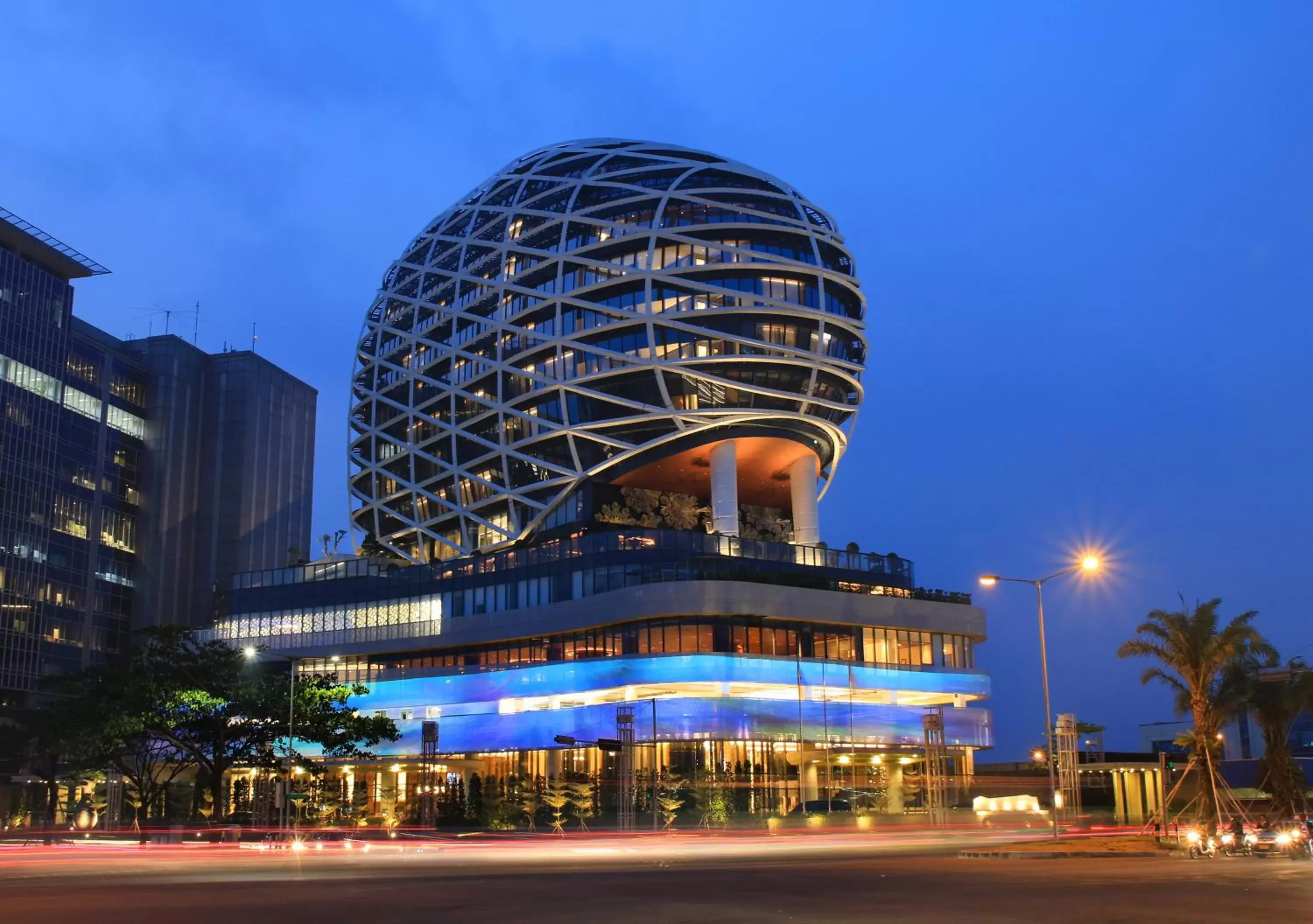 Facade/entrance in JHL Solitaire Gading Serpong Facade/entrance in JHL Solitaire Gading Serpong