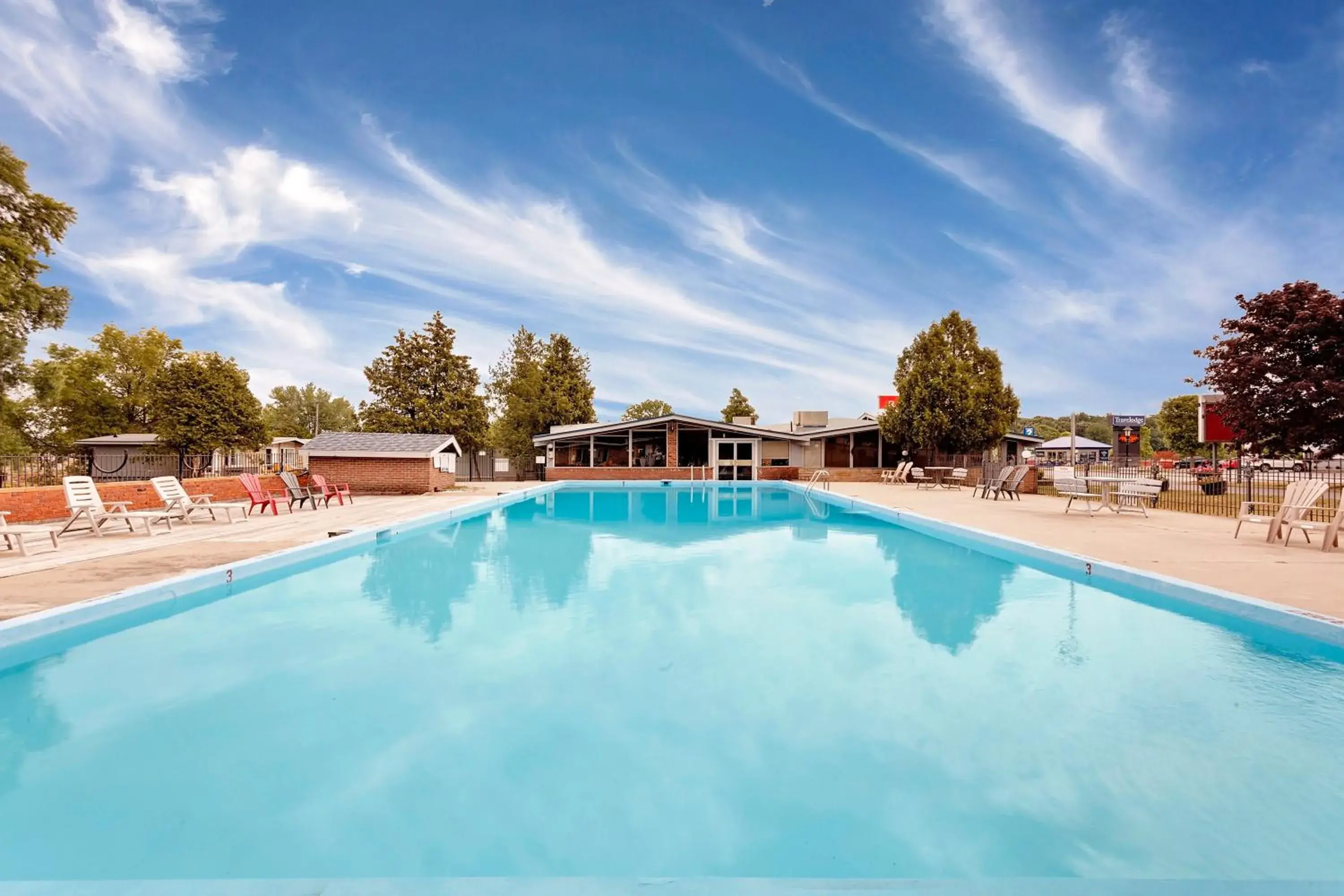 Property building, Swimming Pool in Ramada by Wyndham Gananoque Provincial Inn