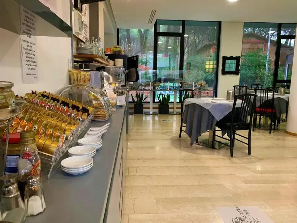 Restaurant/Places to Eat in Hotel Logonovo