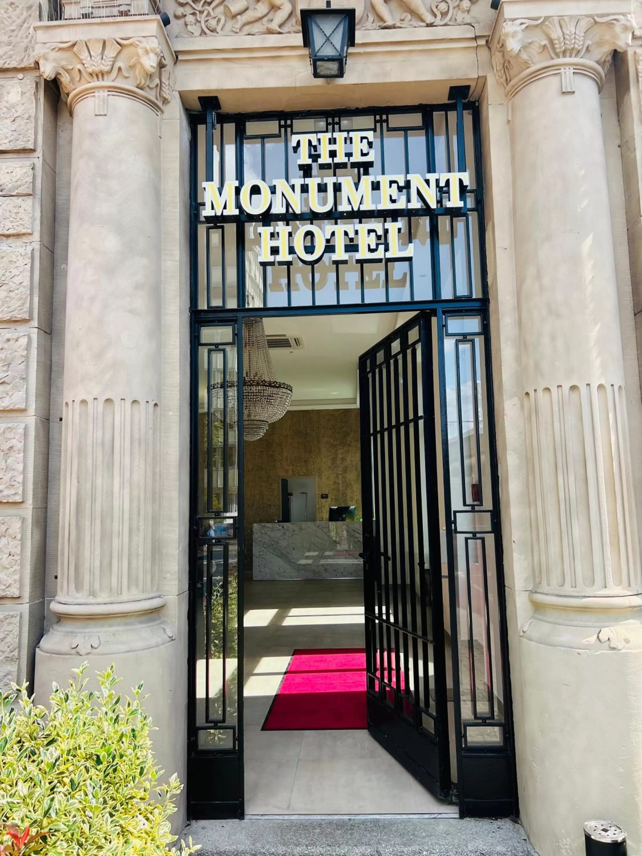 Facade/entrance in The Monument Hotel - BW Signature Collection