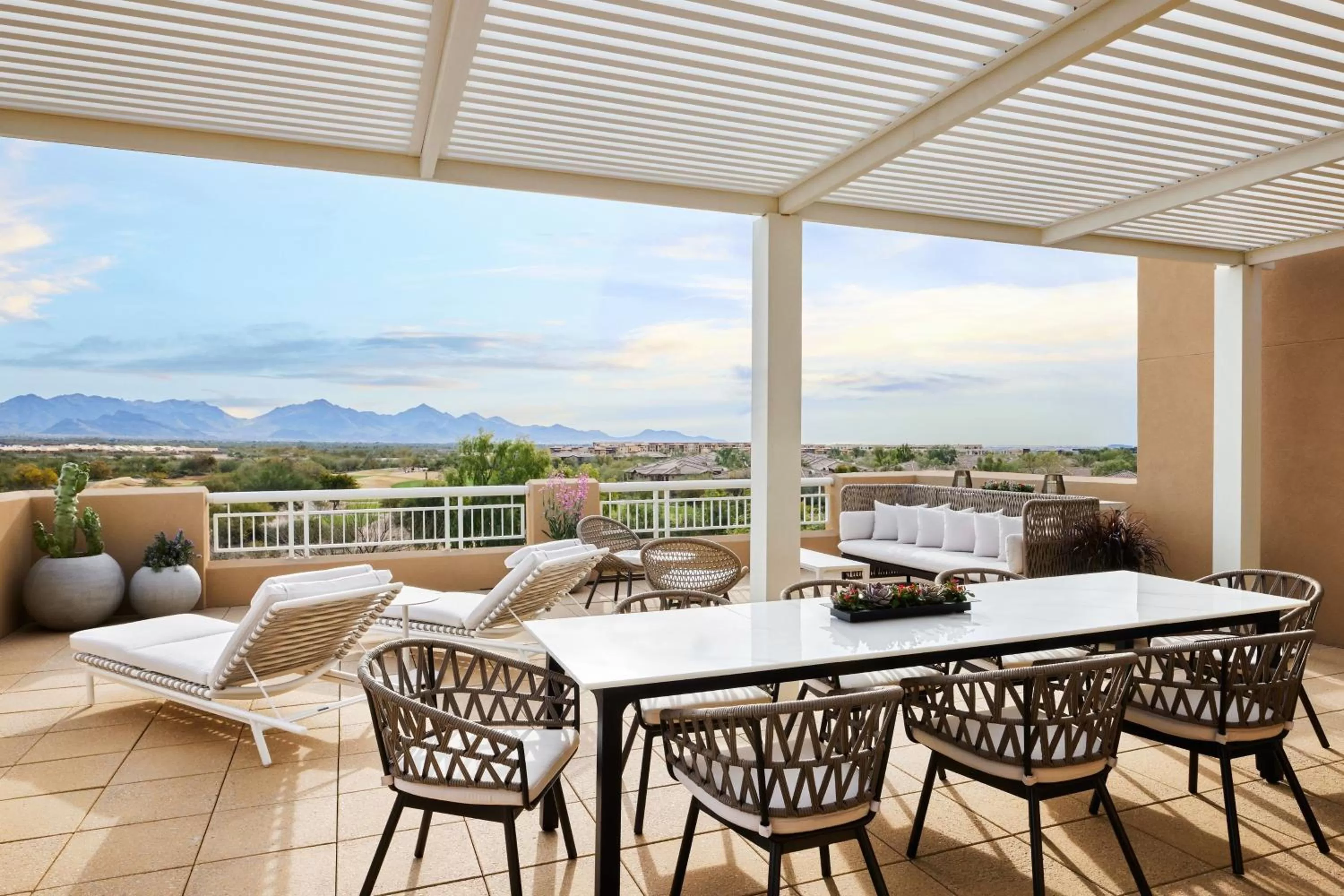 Bedroom in JW Marriott Phoenix Desert Ridge Resort & Spa