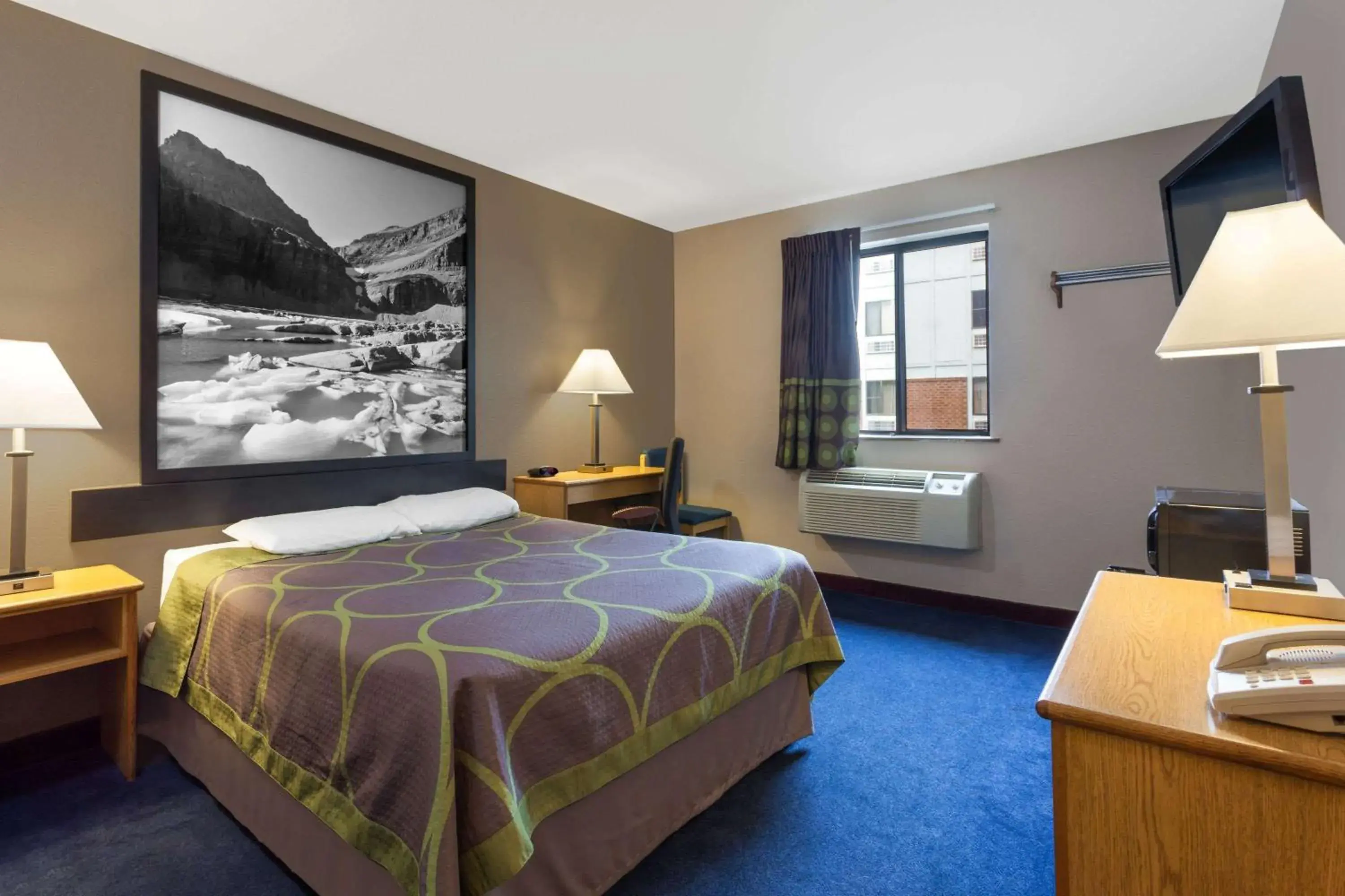 Photo of the whole room, Bed in Super 8 by Wyndham Helena Photo of the whole room, Bed in Super 8 by Wyndham Helena