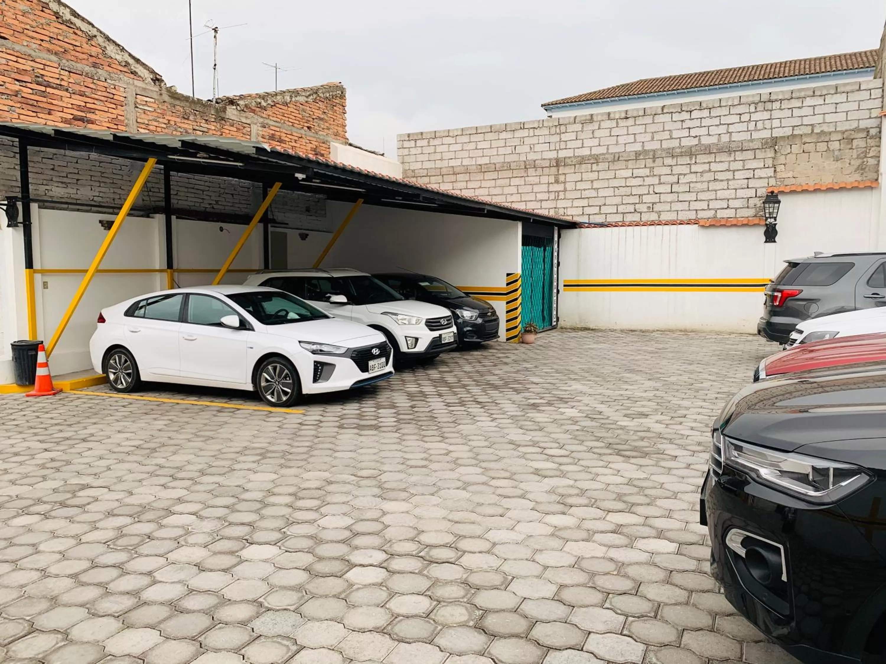 Parking in Hotel Endamo