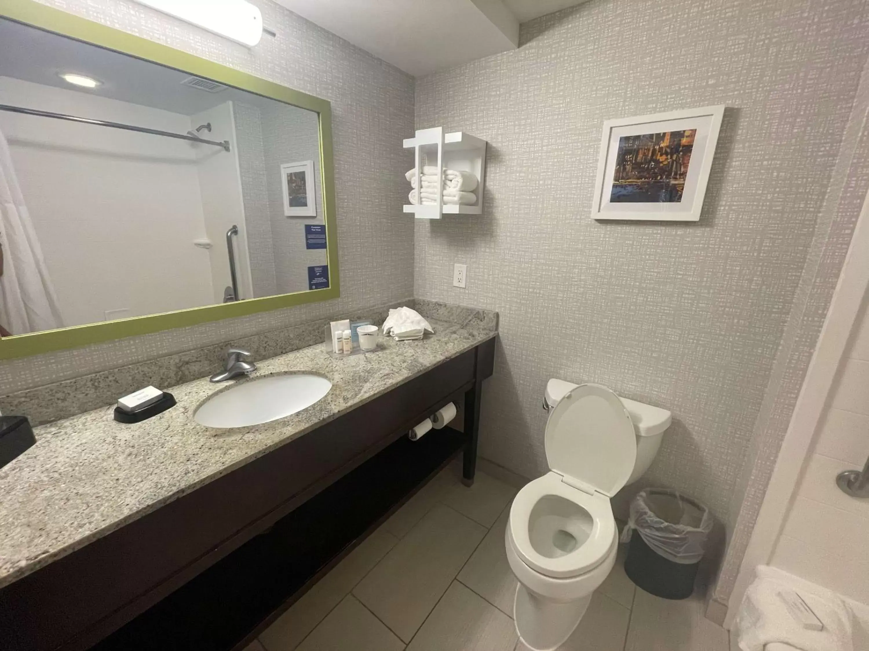 Bathroom in Hampton Inn Ridgefield Park