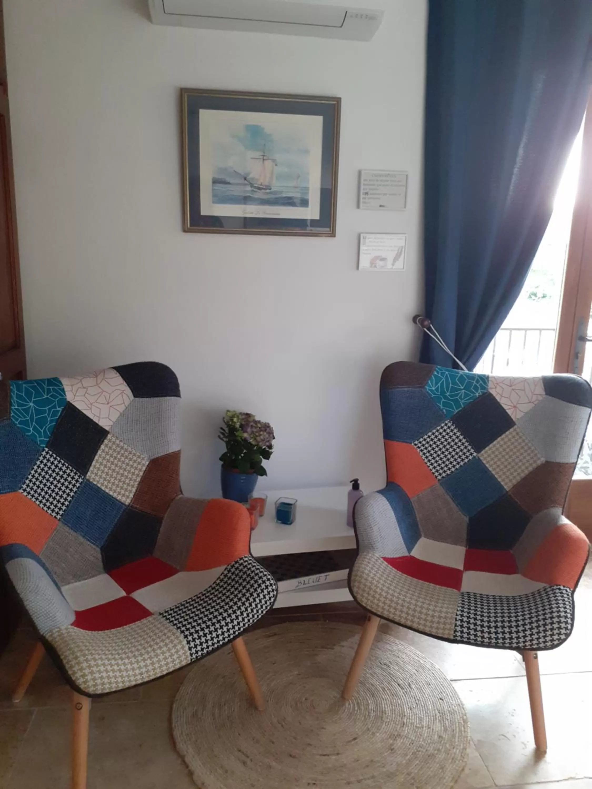 Seating Area in La Sapiniére -chambres climatisées