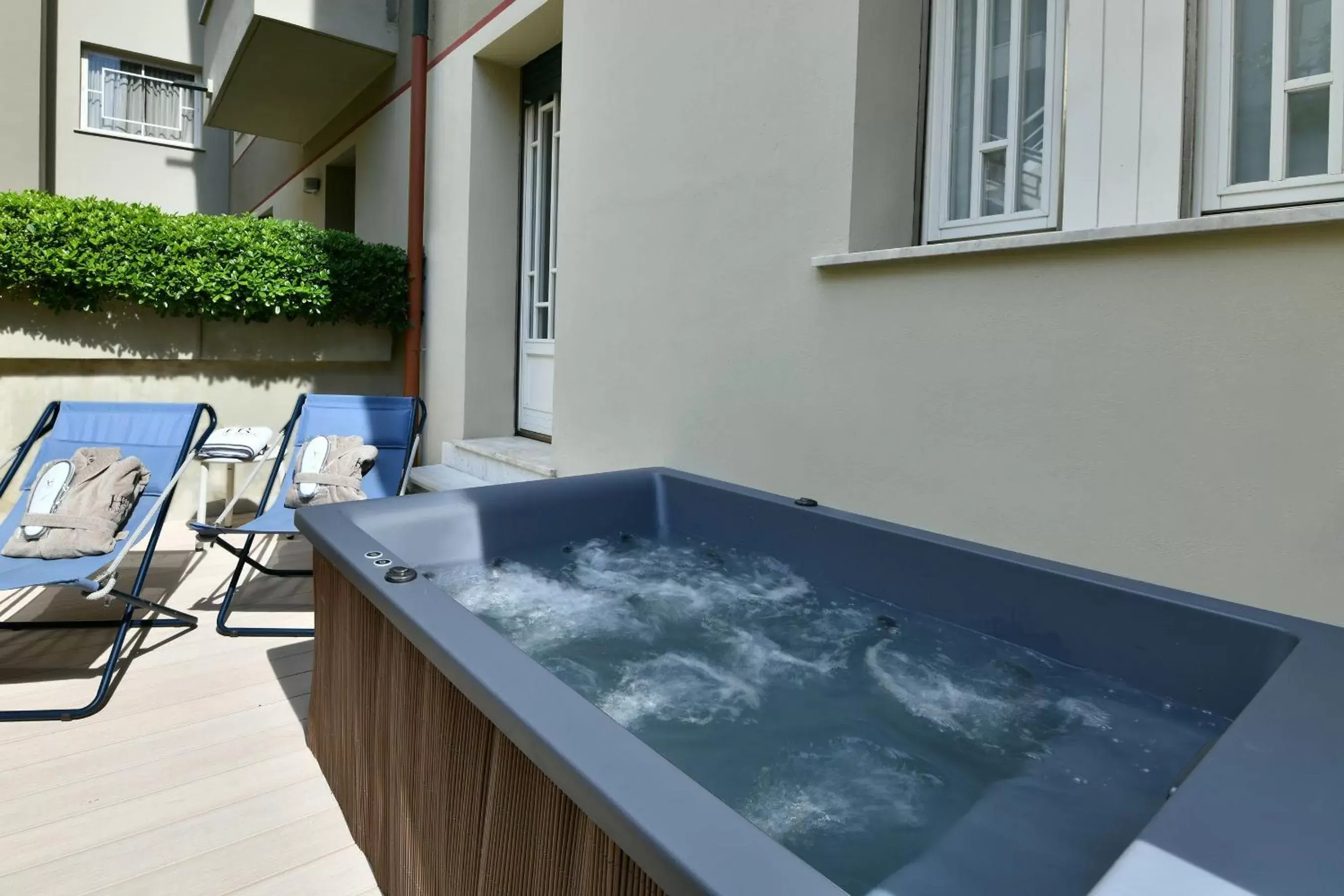 Hot Tub, Swimming Pool in Hotel Residence Esplanade