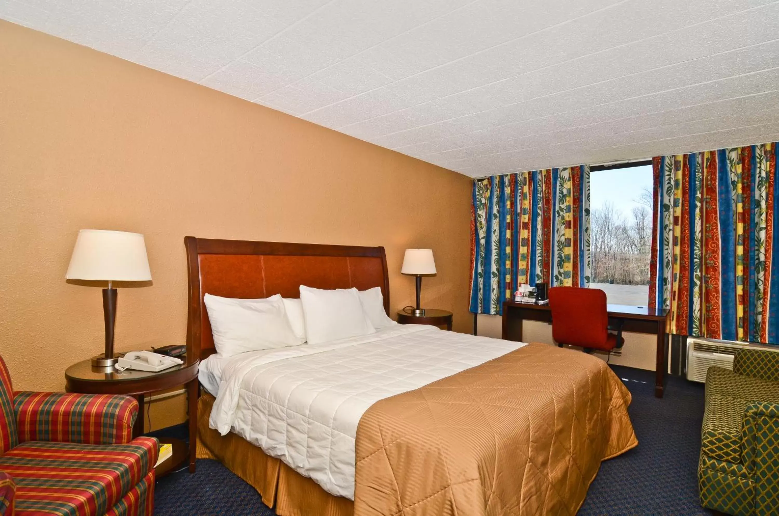 Bedroom, Bed in Pocono Resort & Conference Center - Pocono Mountains