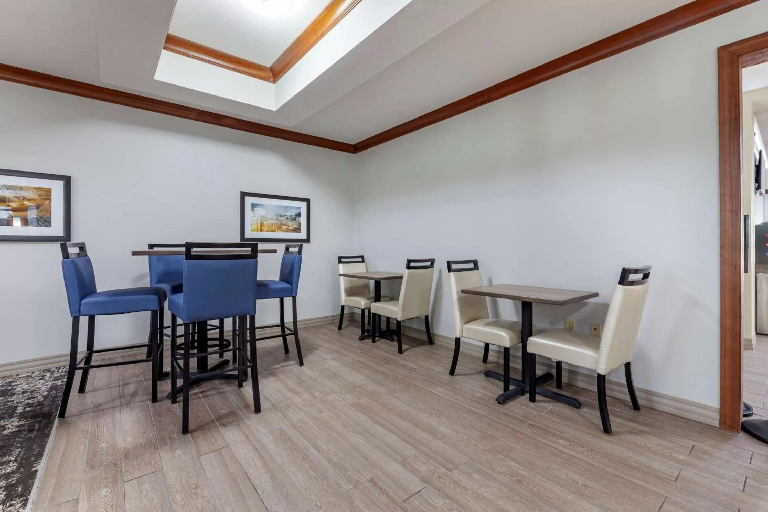 Breakfast in Best Western PLUS Sparta Trail Lodge