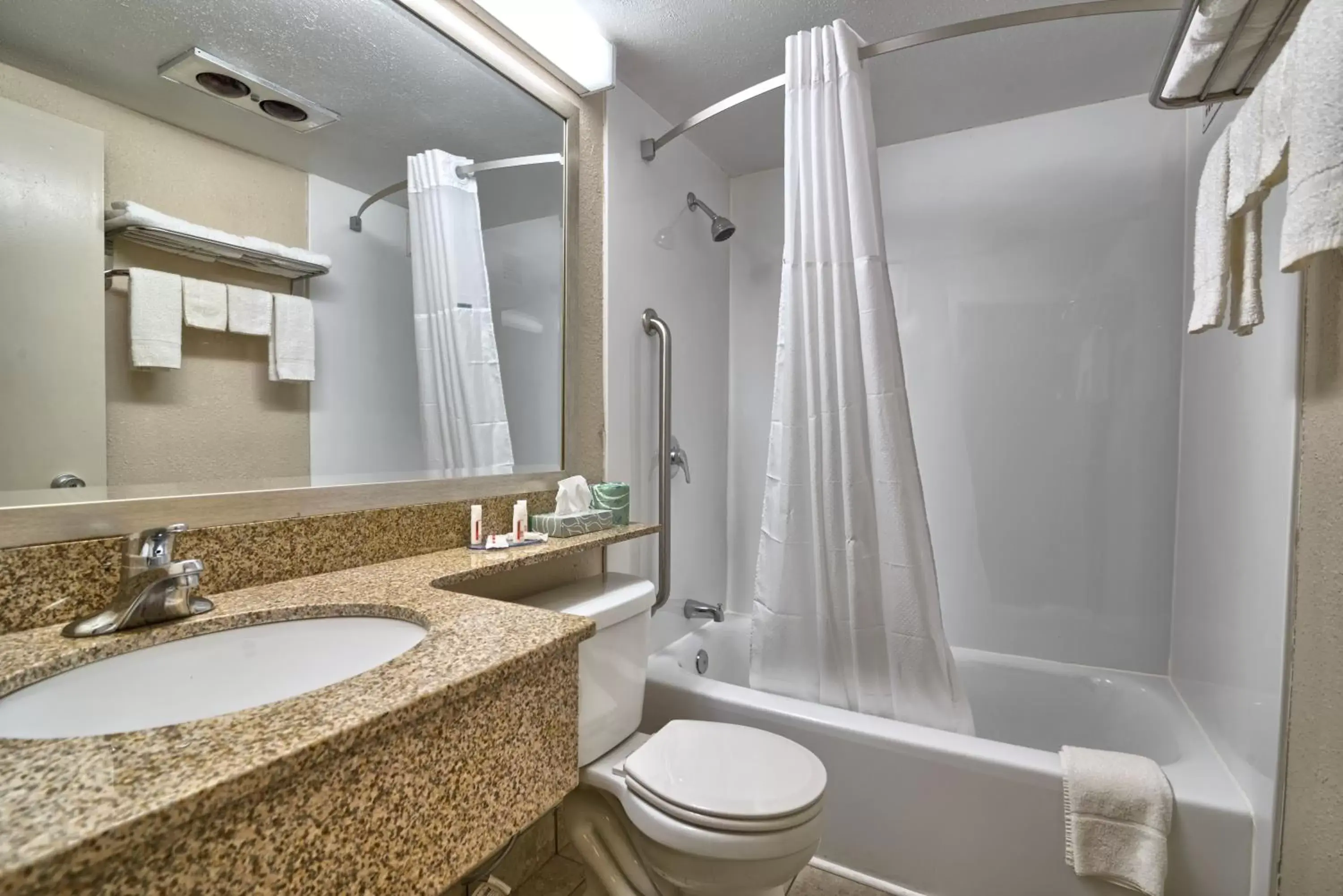 Shower, Bathroom in Howard Johnson by Wyndham Bangor