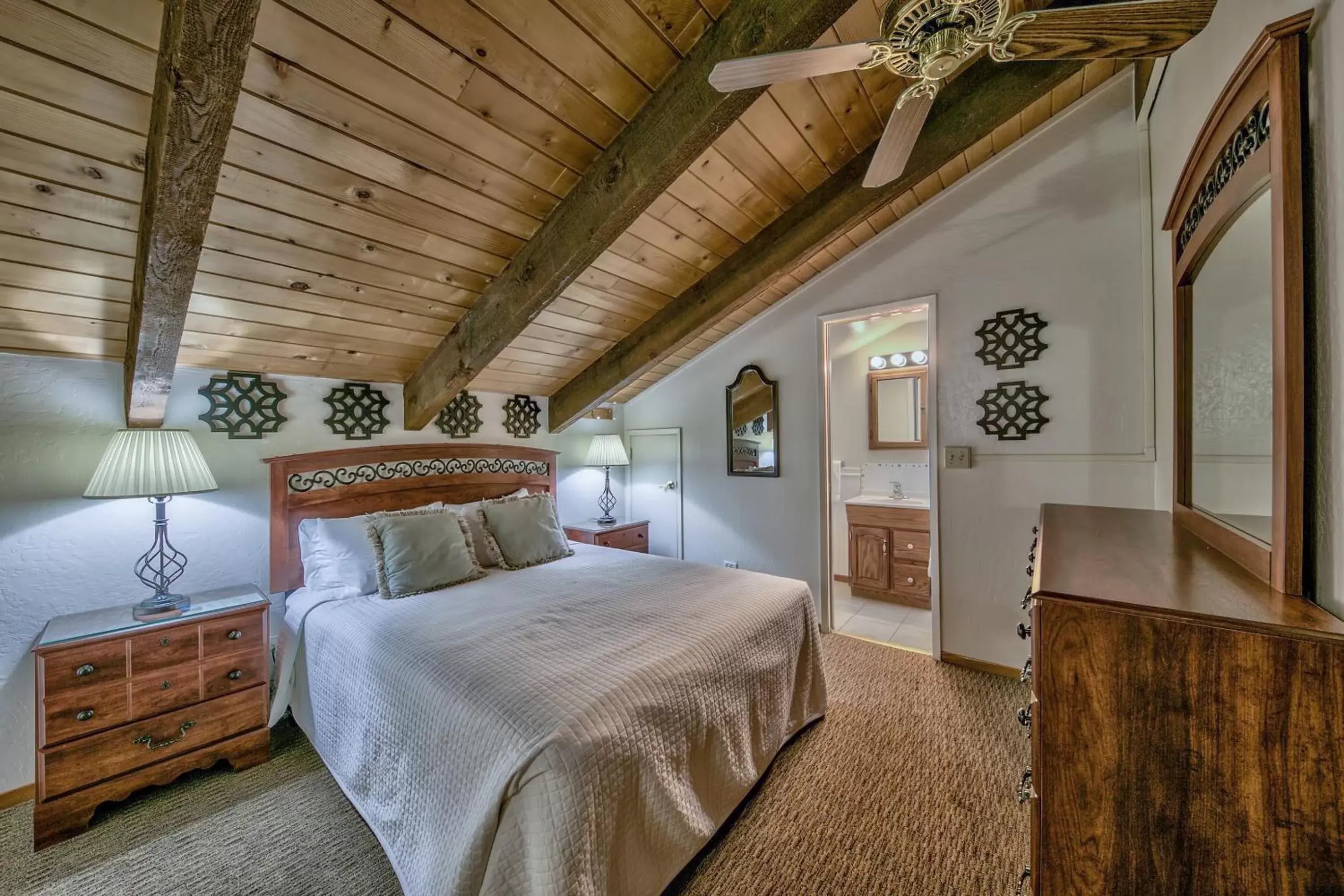 Bed in Lakeland Village at Heavenly
