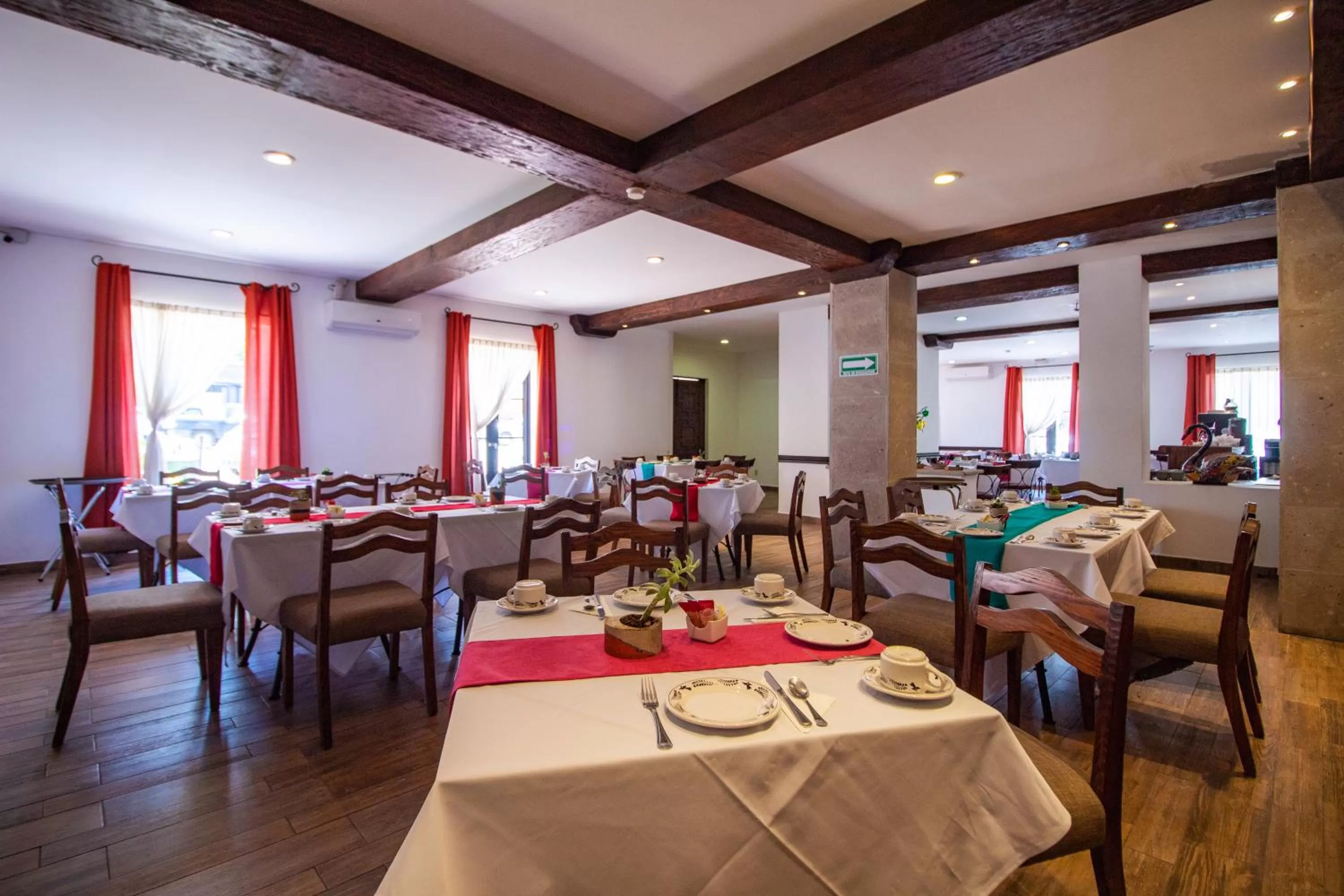 Restaurant/places to eat in Hotel La Casona 30