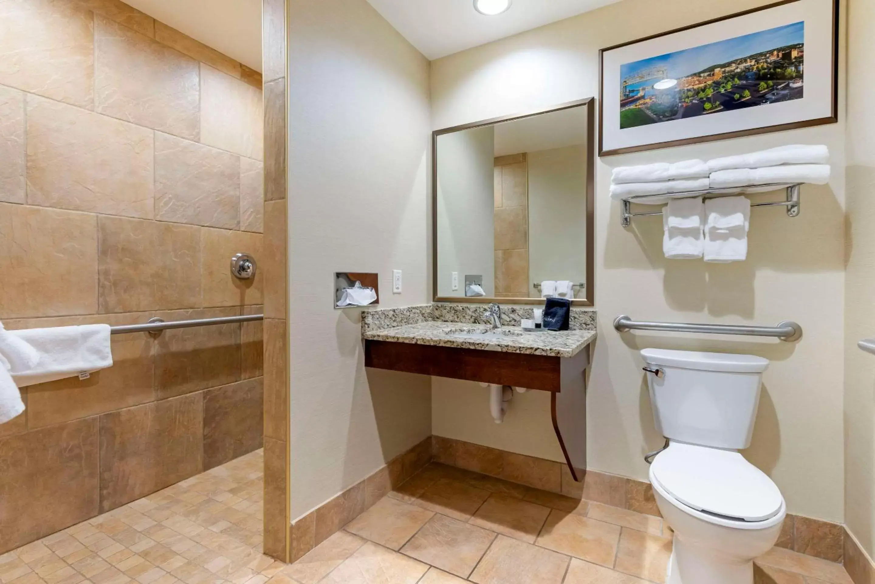 Bedroom, Bathroom in Lift Bridge Lodge, Ascend Hotel Collection