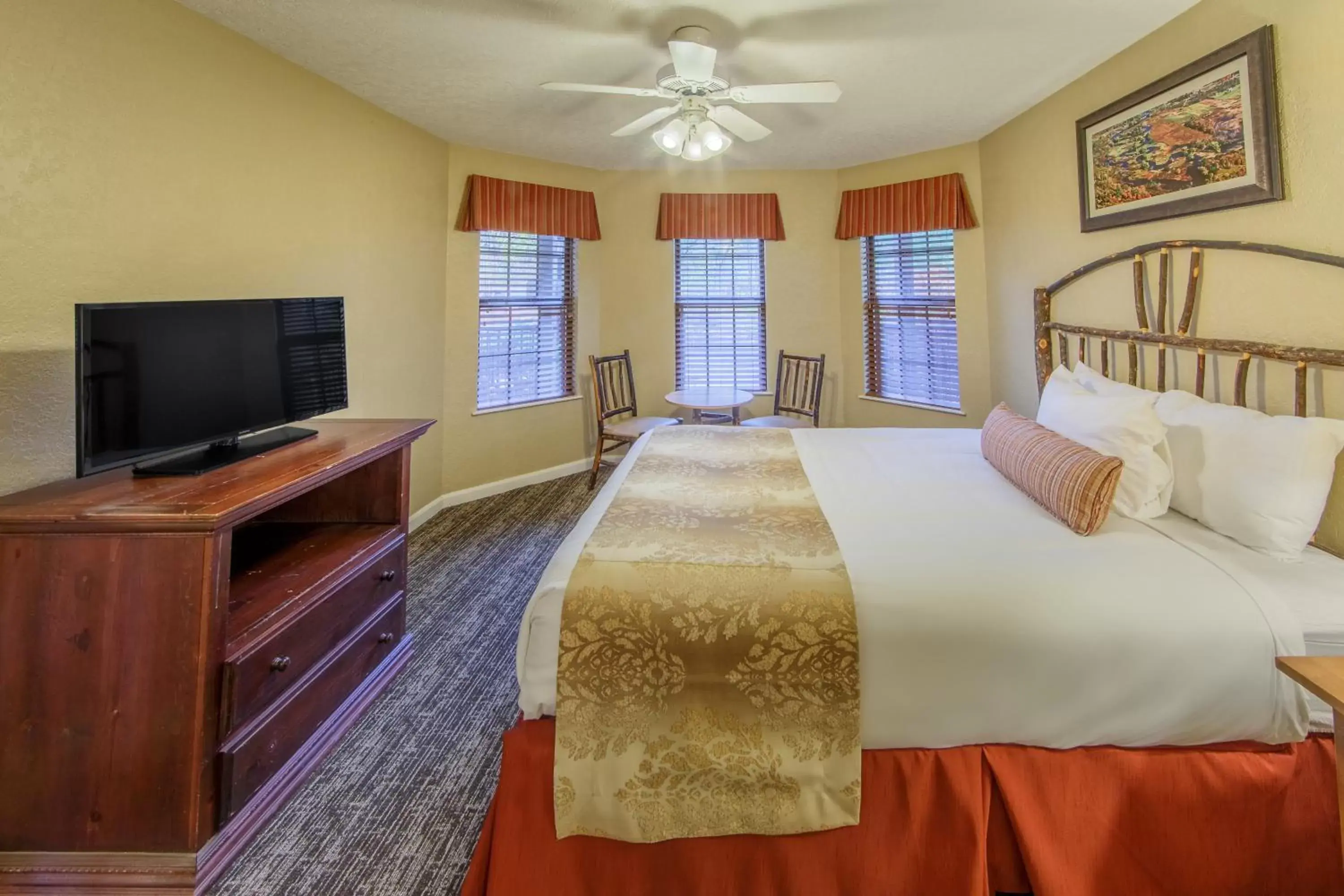 Photo of the whole room, Bed in Holiday Inn Club Vacations Apple Mountain Resort at Clarkesville
