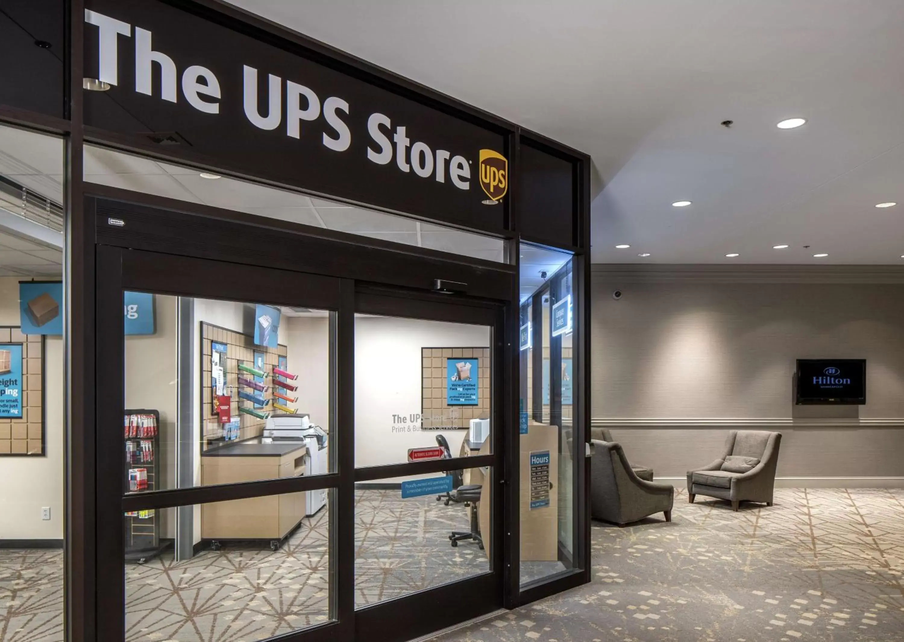 Property building in Hilton Minneapolis Property building in Hilton Minneapolis