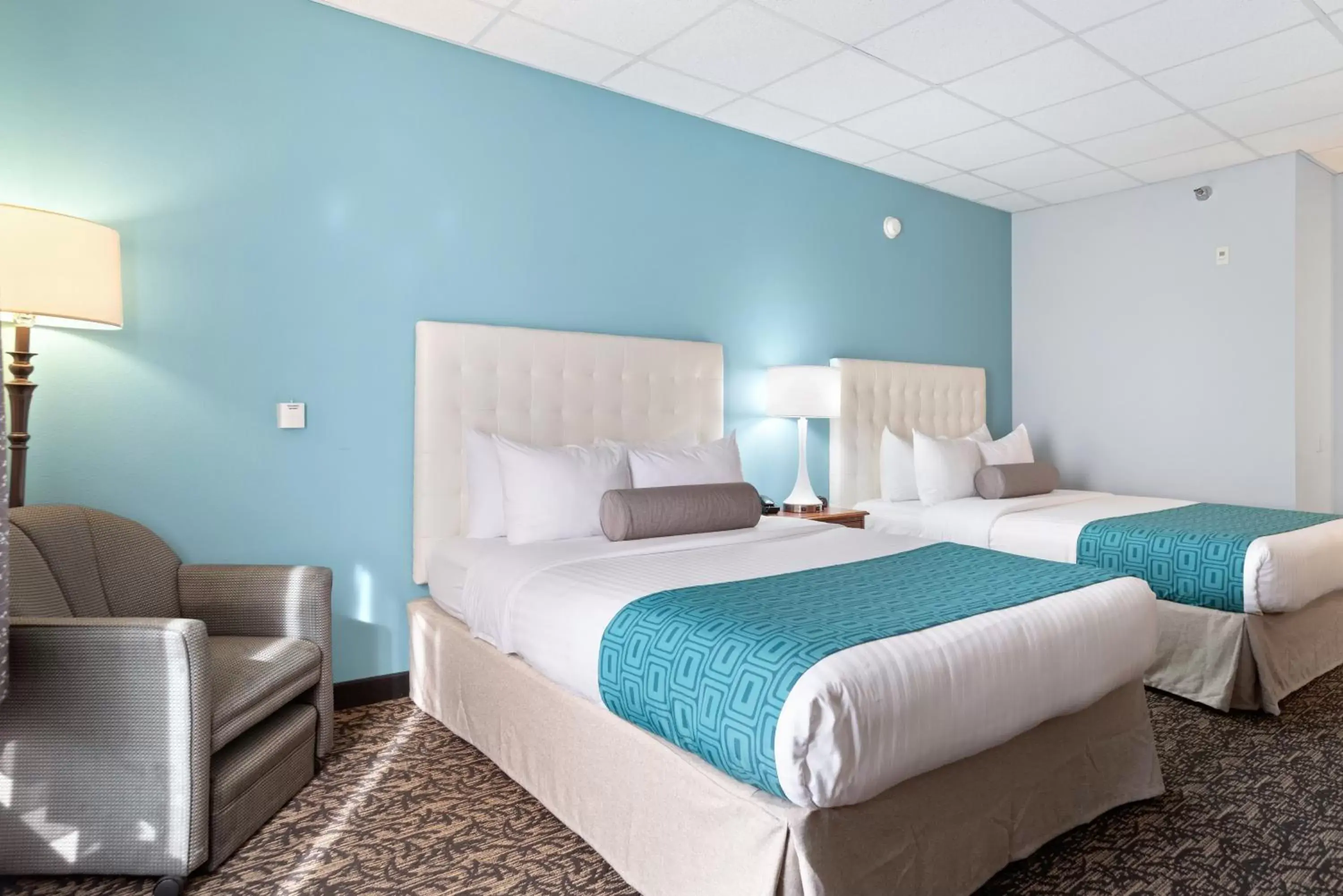 Bed in Howard Johnson by Wyndham Rapid City