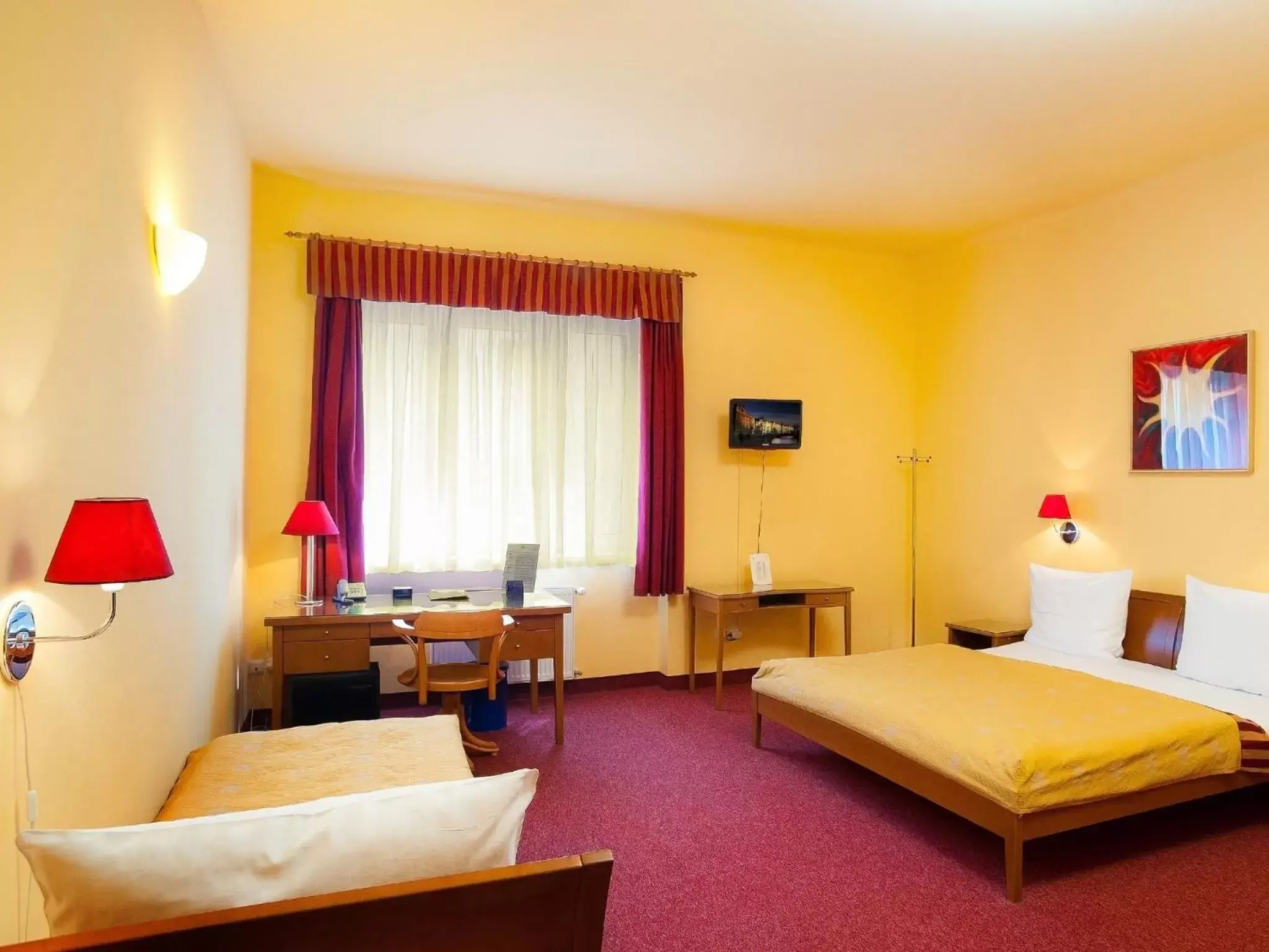 Triple Room in Cloister Inn Hotel Triple Room in Cloister Inn Hotel